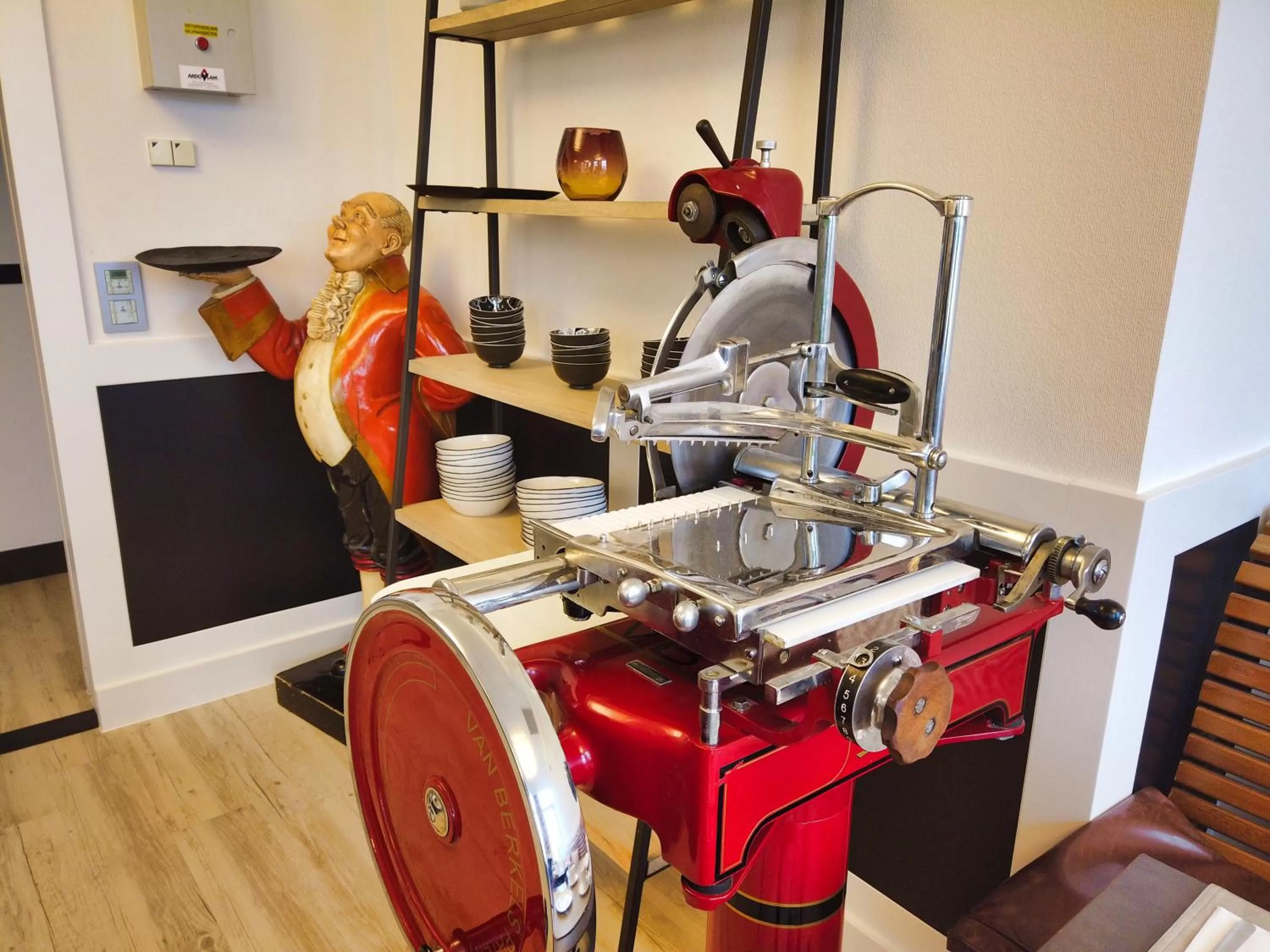 Restaurant/places to eat in Hotel Bliss