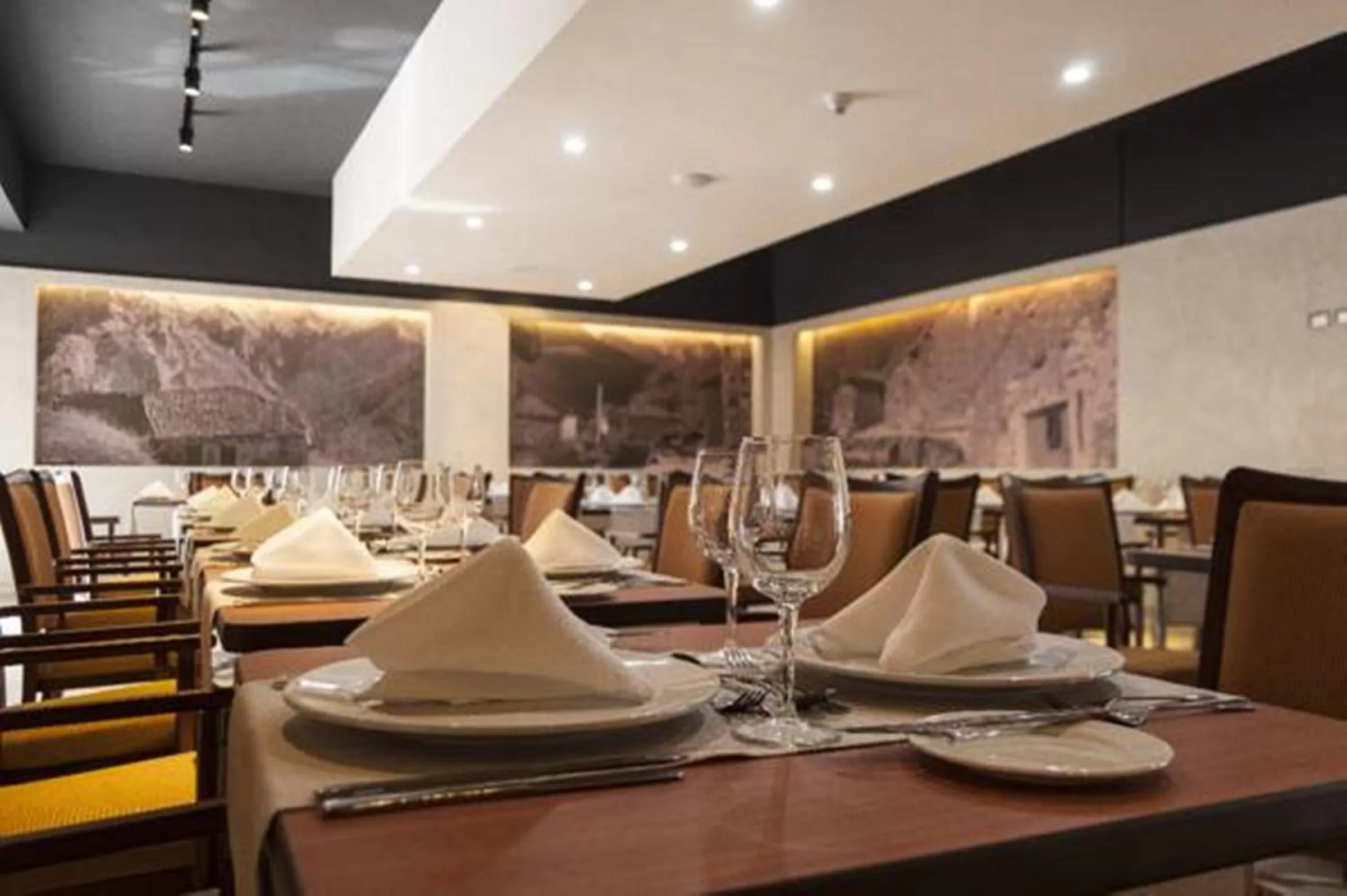 Restaurant/places to eat in Hotel Diego de Almagro Providencia