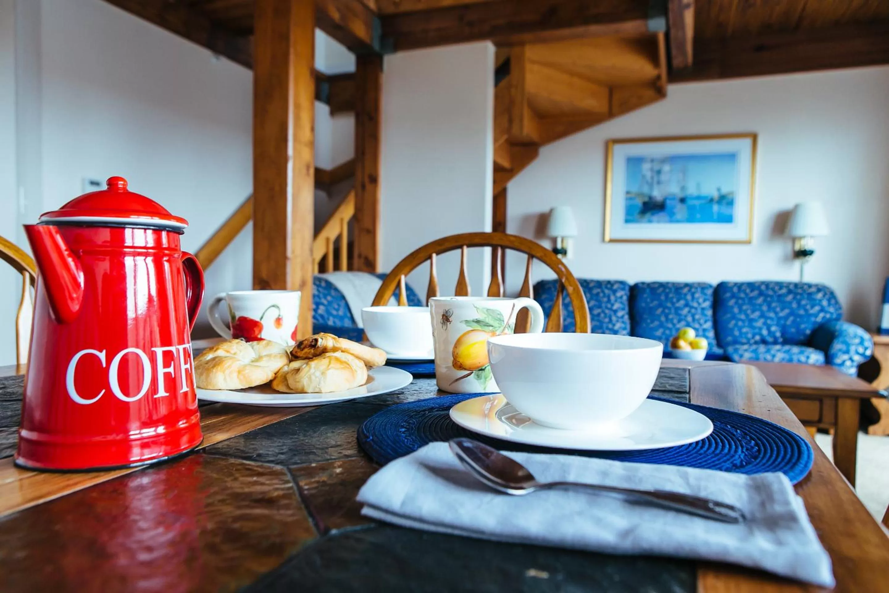 Dining area in Newport Bay Club and Hotel