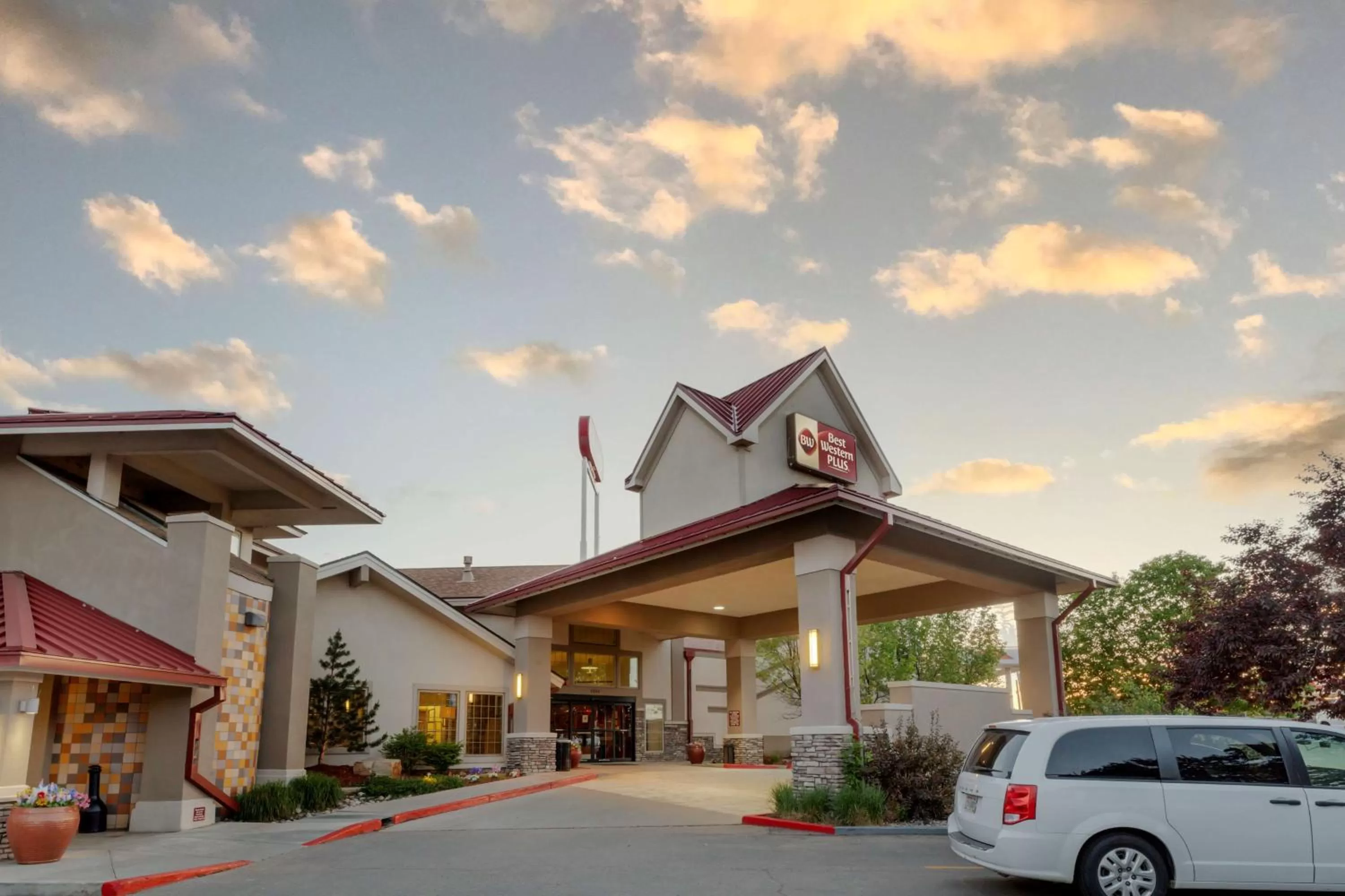 Property building in Best Western Plus Loveland Inn