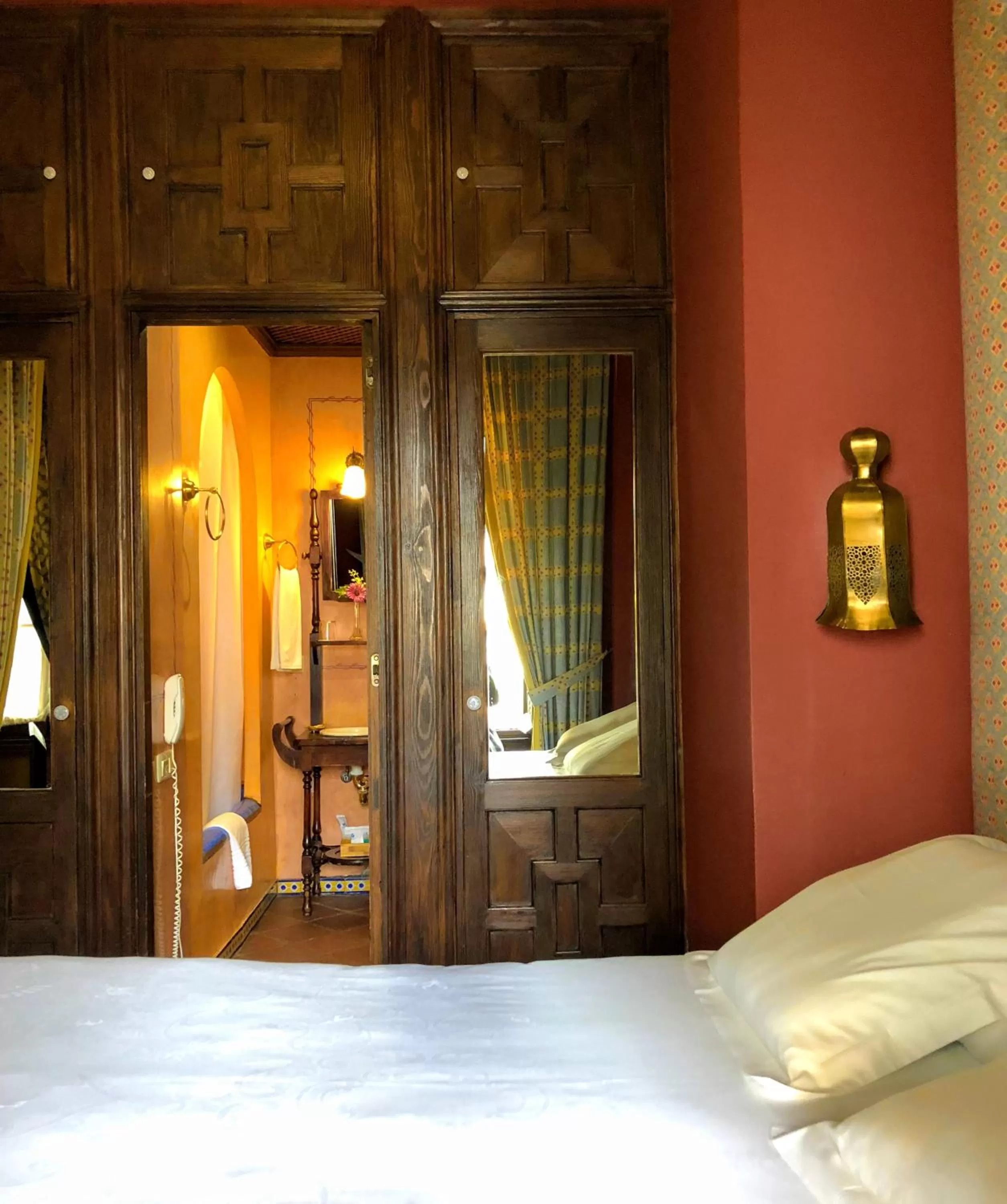 Bathroom, Bed in Hotel Casa Imperial