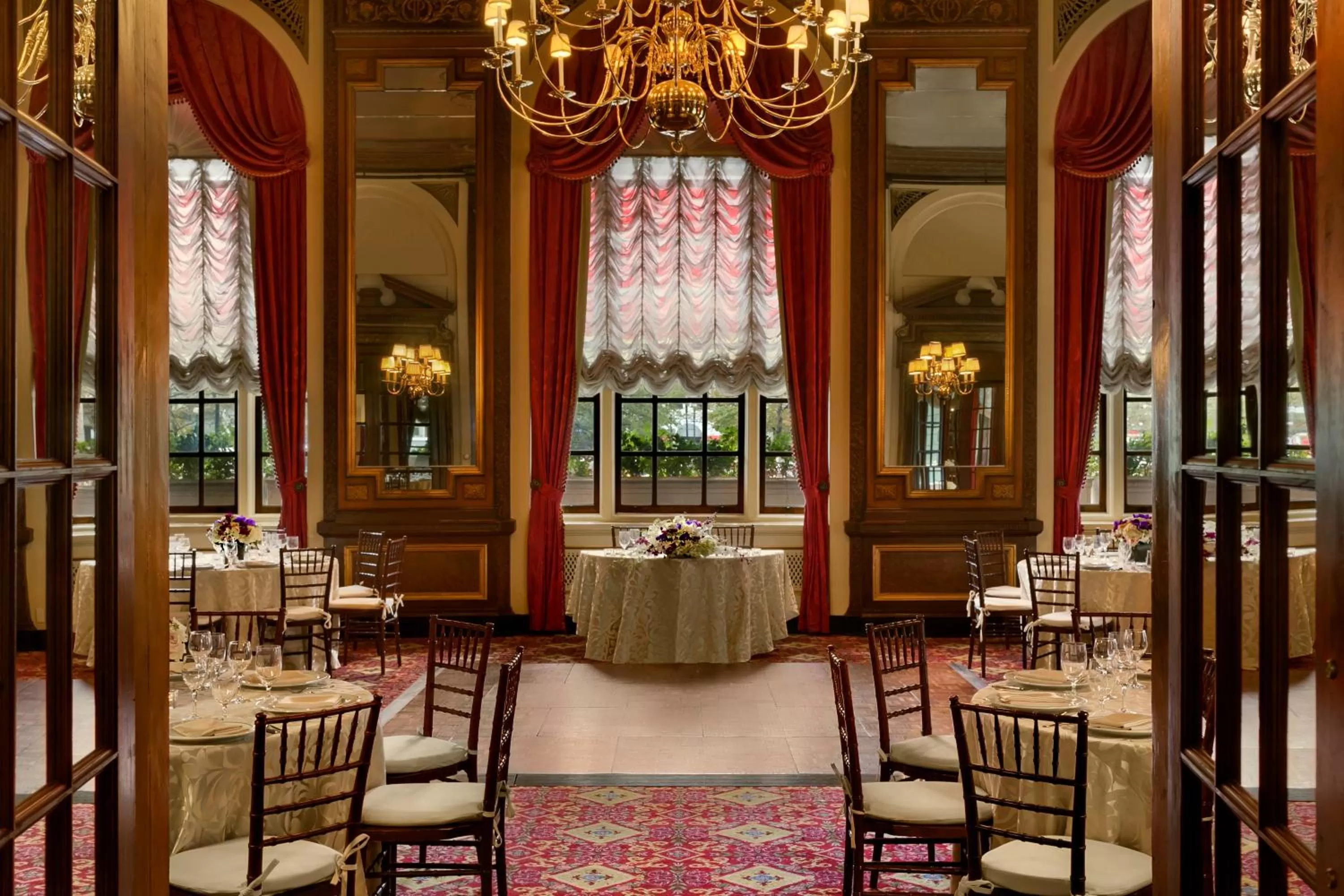 Restaurant/places to eat in Fairmont Copley Plaza