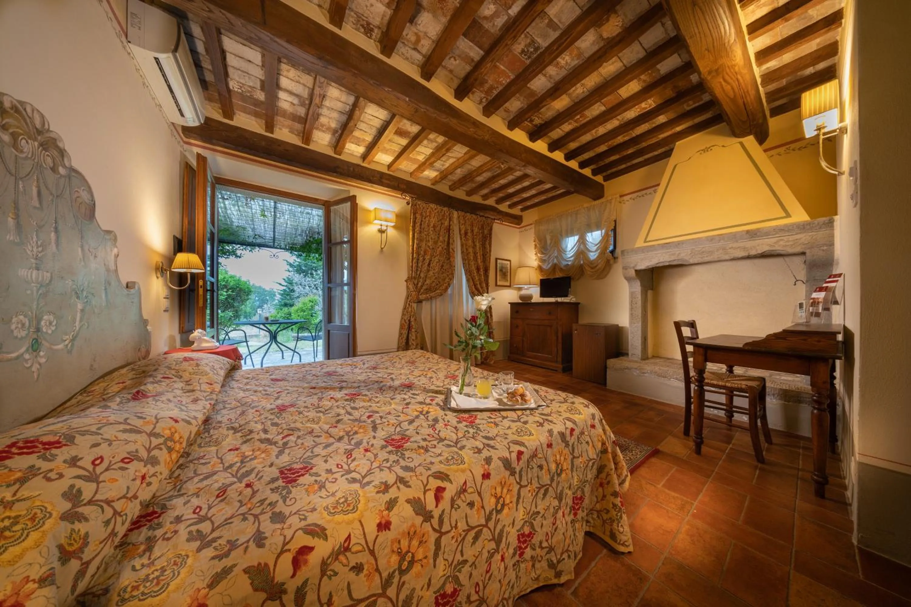 Deluxe Double Room in Relais Borgo San Pietro