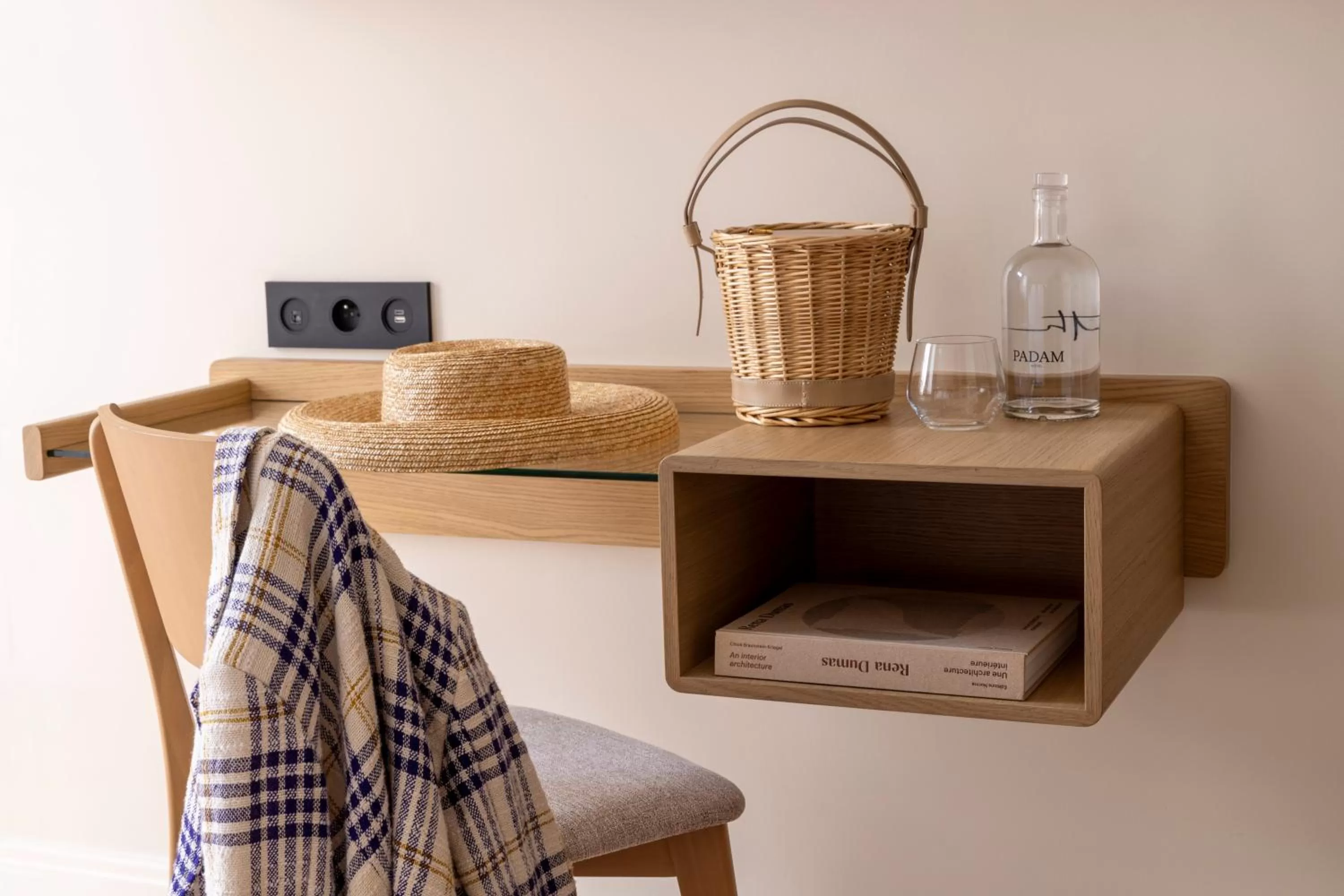 Seating area in Padam Hôtel