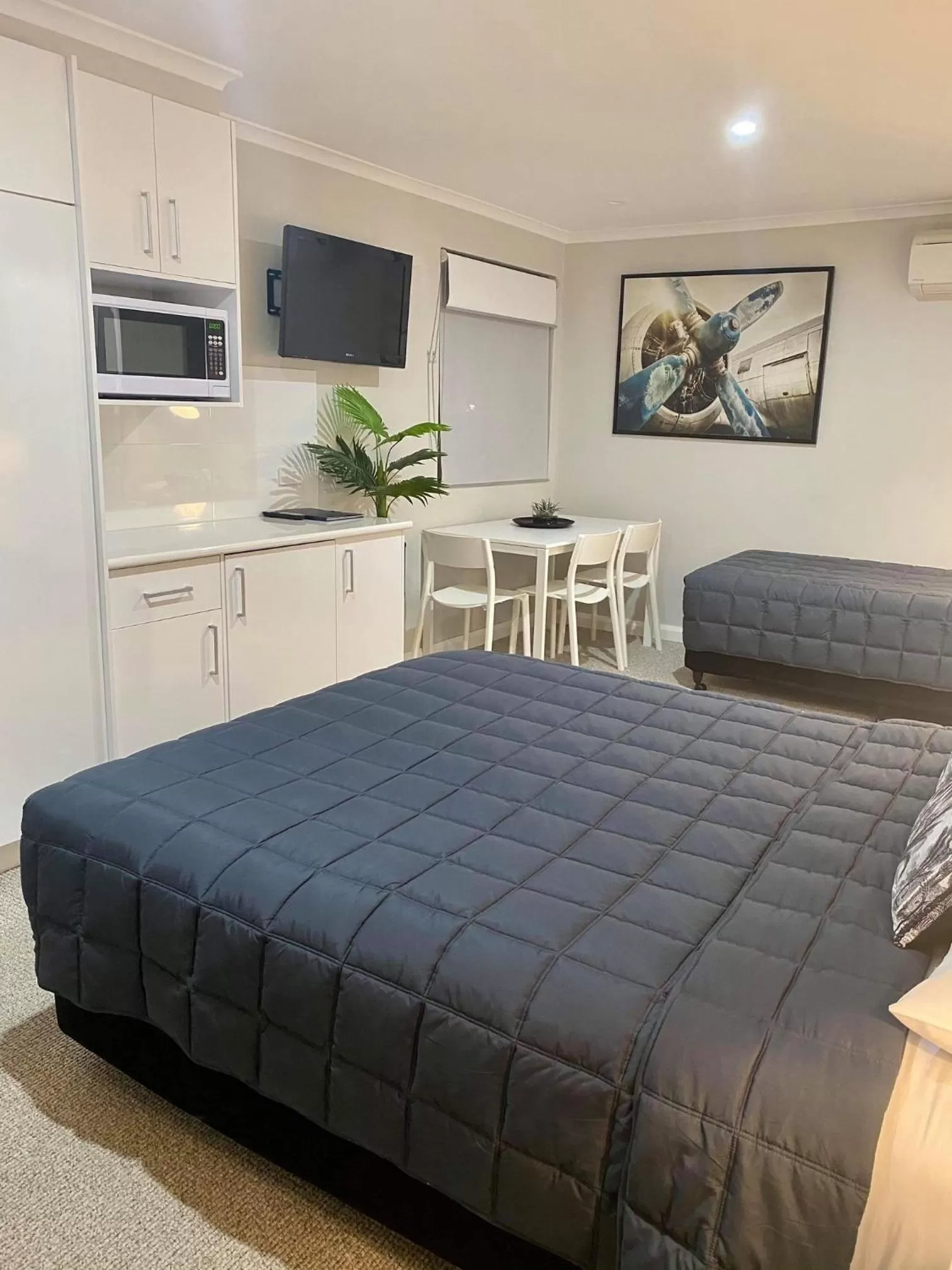 Bed in Estelle Kramer Motel