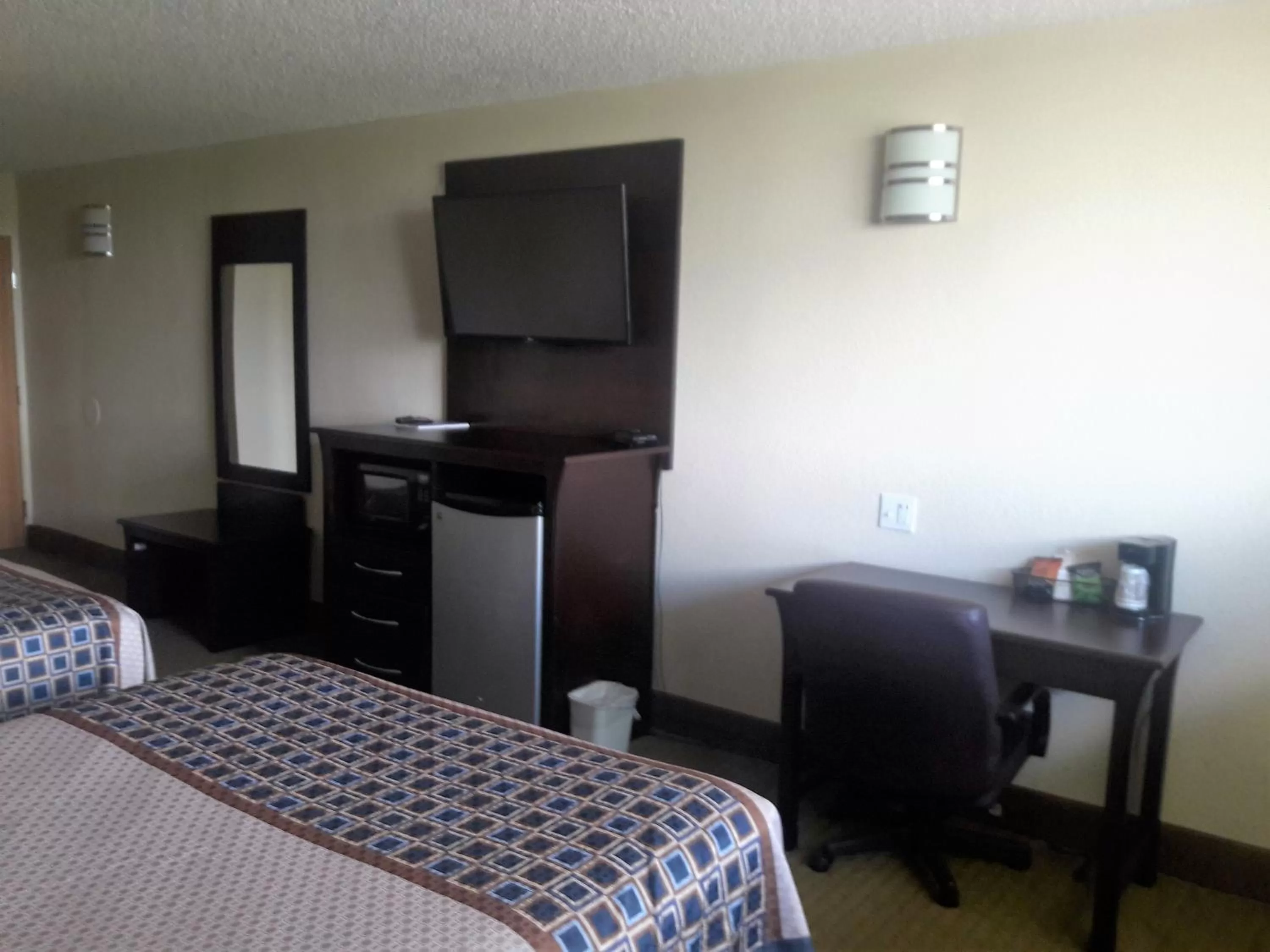 TV/Entertainment Center in Americas Best Value Inn & Suites-Texas City/La Marque