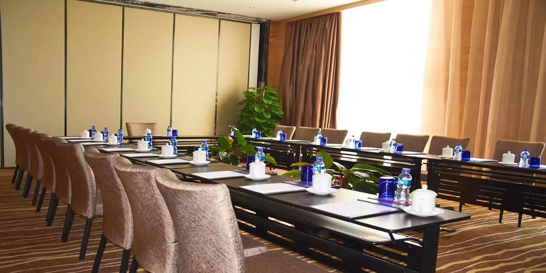 Meeting/conference room in Crowne Plaza Tianjin Meijiangnan by IHG