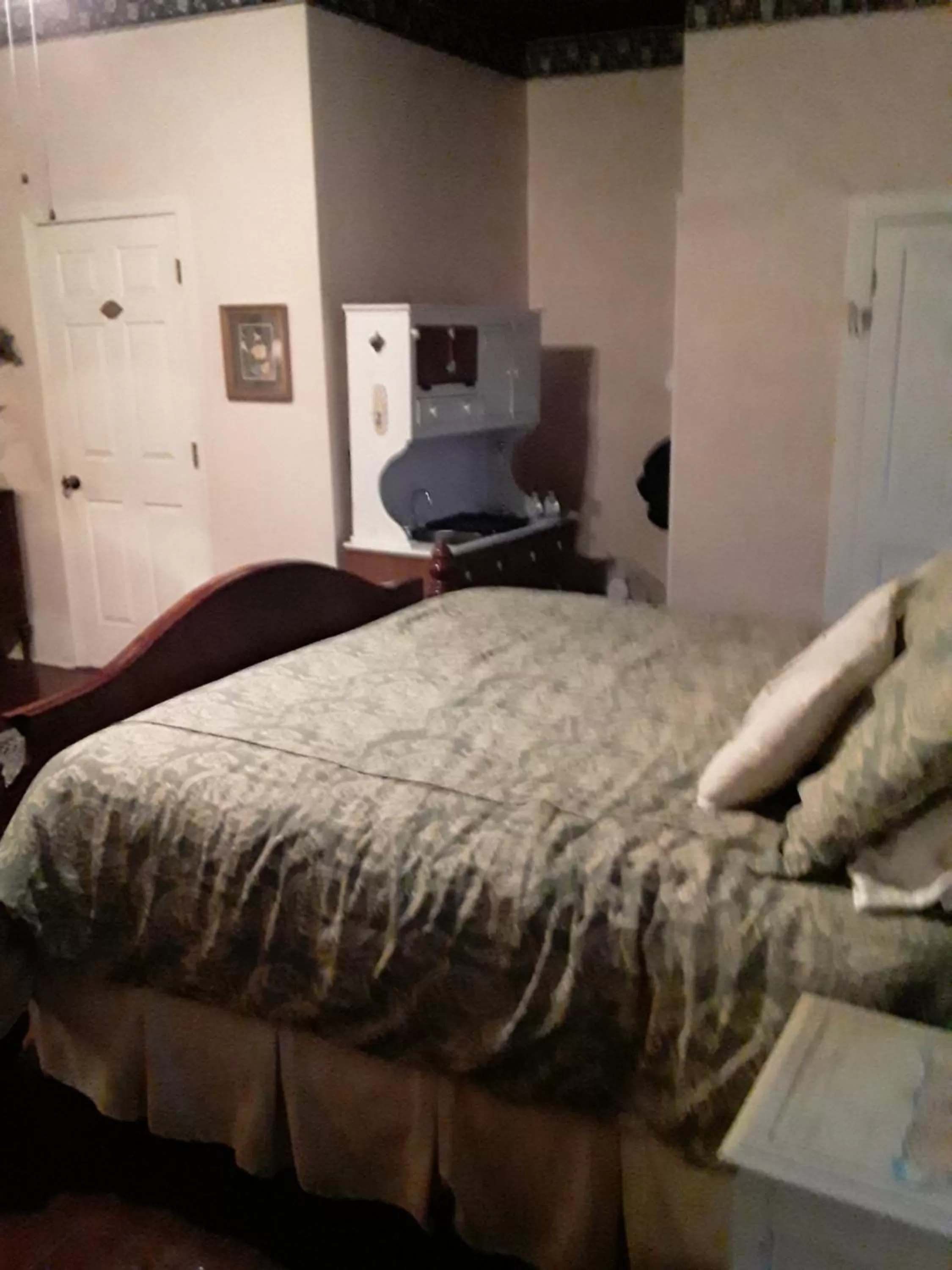 Bed in Hall Place B&B