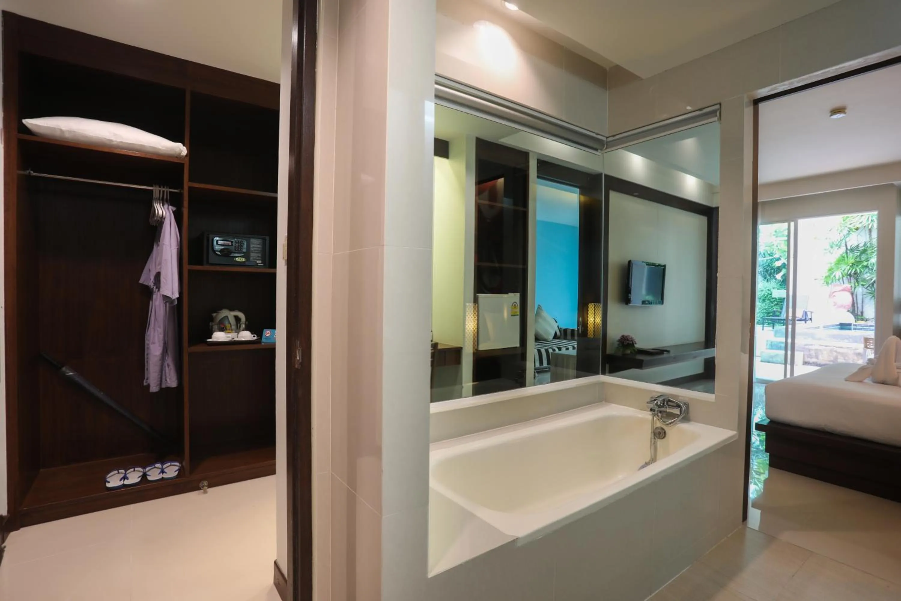 Bathroom, Bed in A2 Pool Resort - SHA Plus