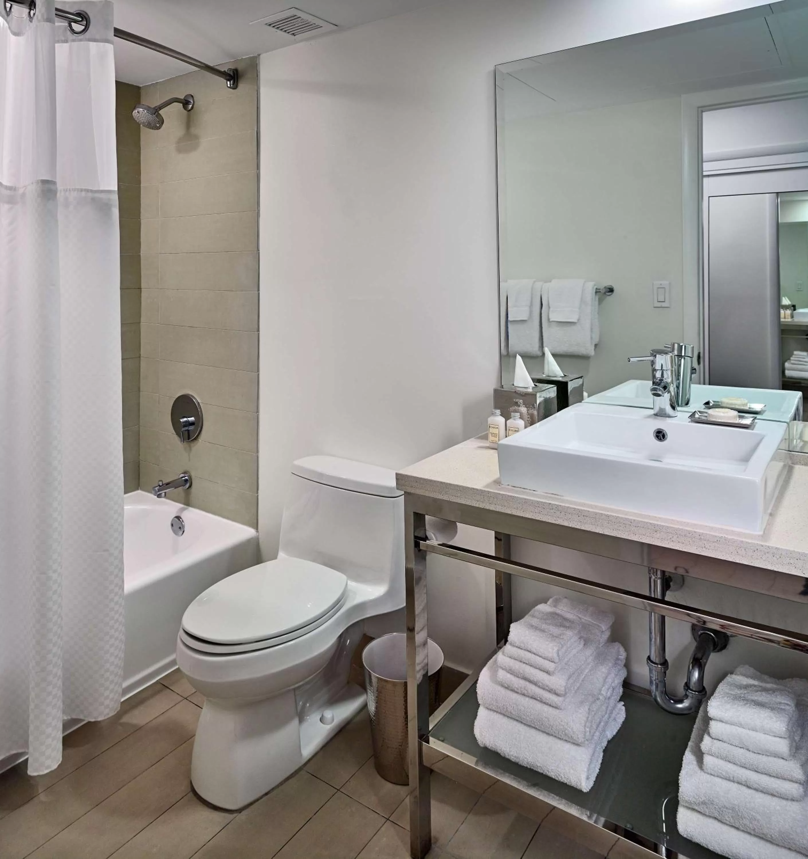 Bathroom in Sonesta Fort Lauderdale Beach