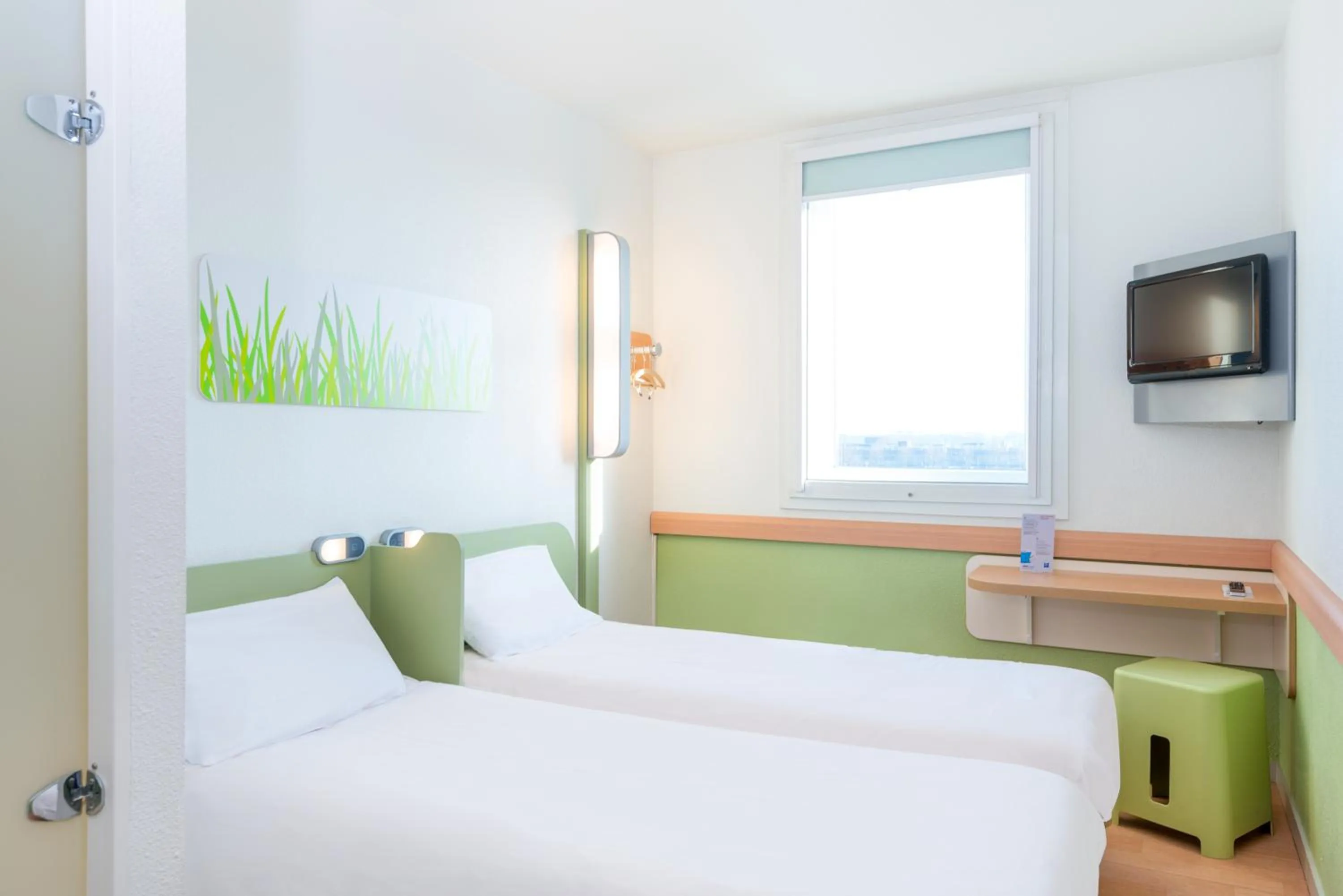 Photo of the whole room, Bed in Ibis Budget Vélizy