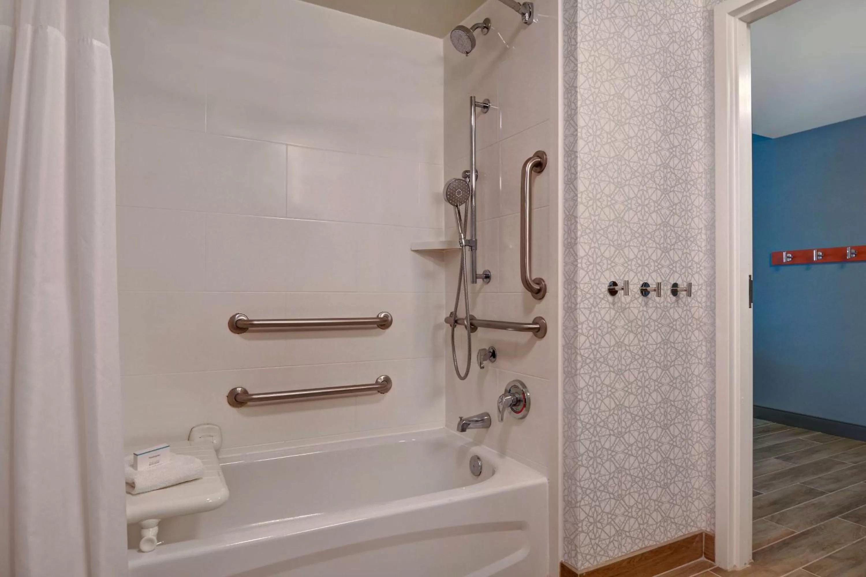 Bathroom in Hampton Inn & Suites Clearwater St Petersburg Ulmerton Road FL