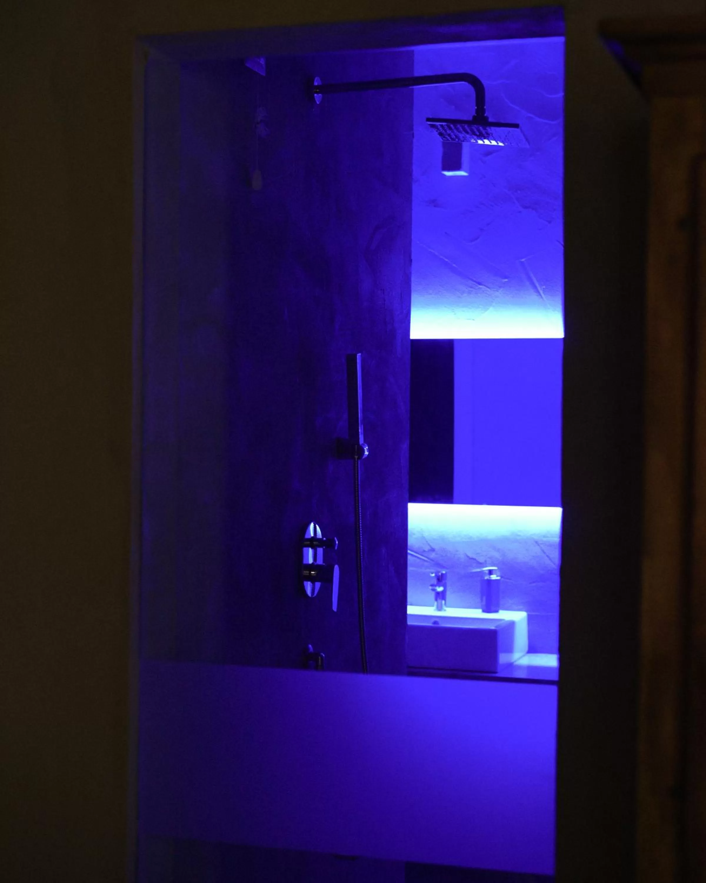 Shower in Graffiti Living - Affittacamere