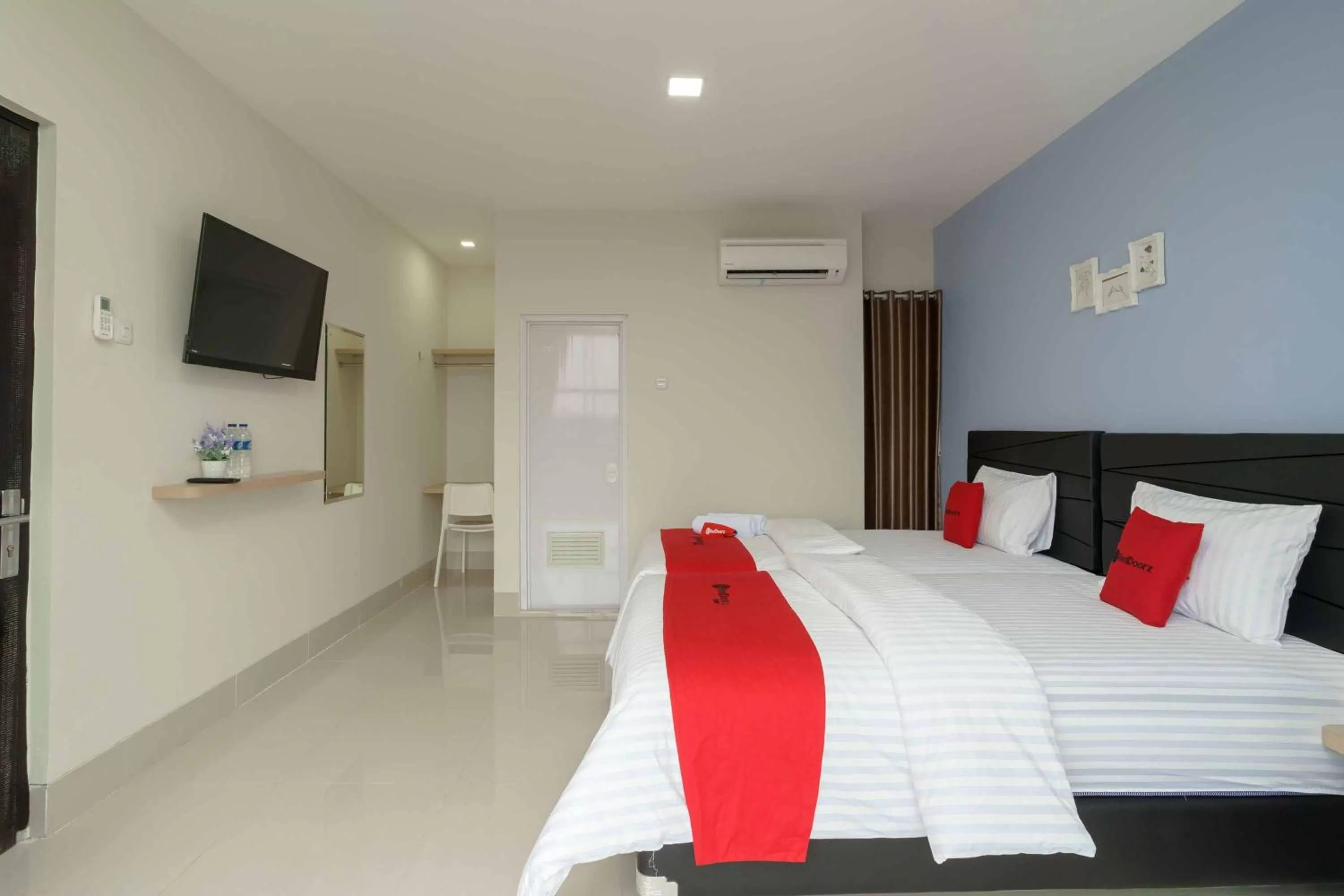 Bed in RedDoorz Plus near Eka Hospital BSD 5