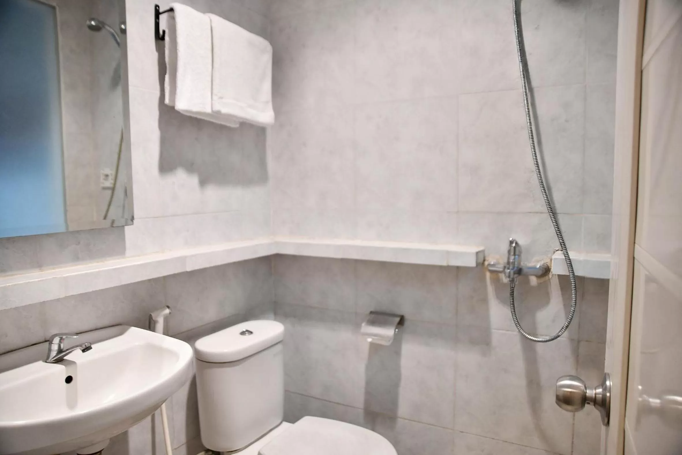 Bathroom in Tuju Abuserin Syariah