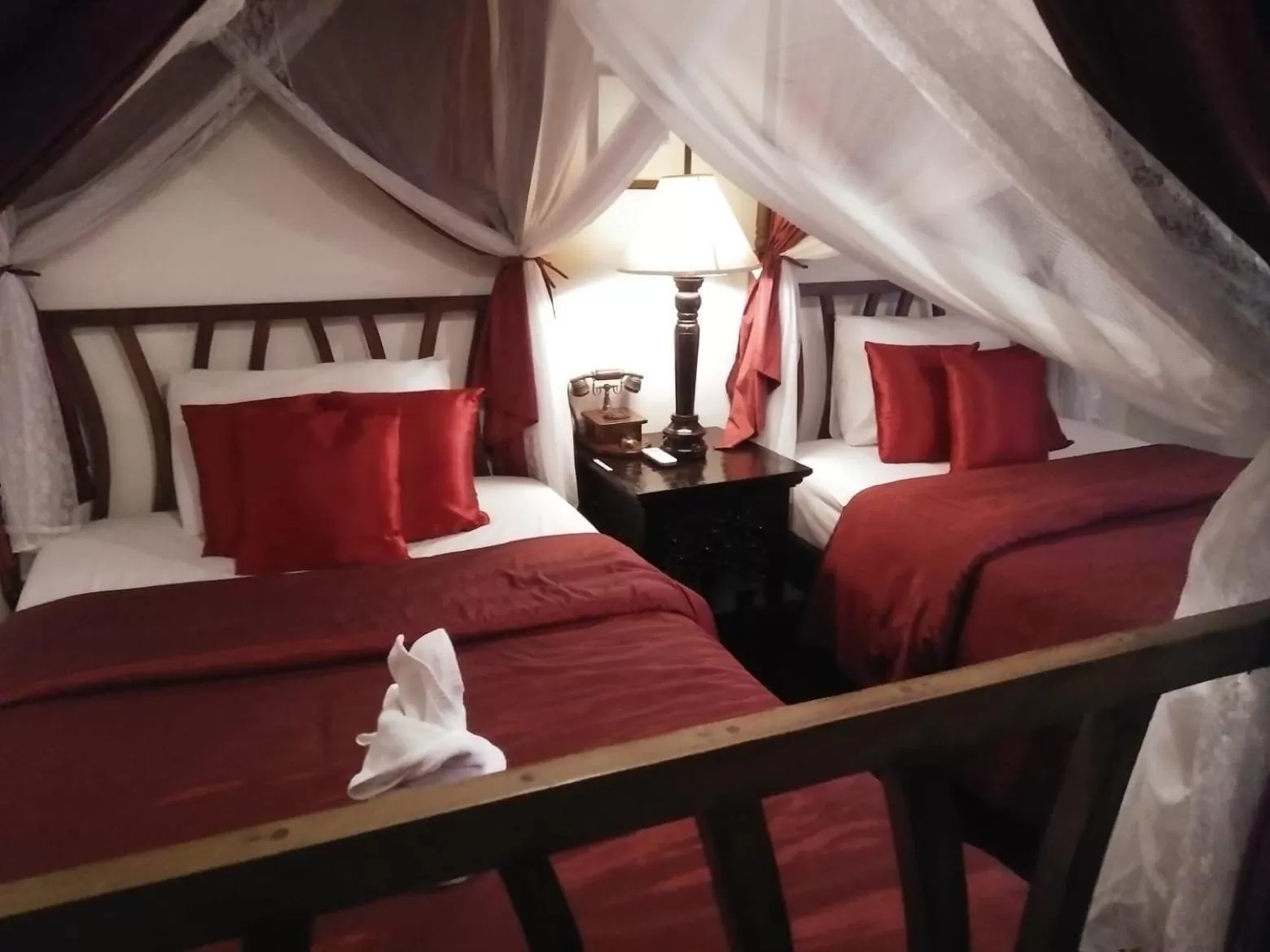 Bed in Tri Yaan Na Ros Colonial House