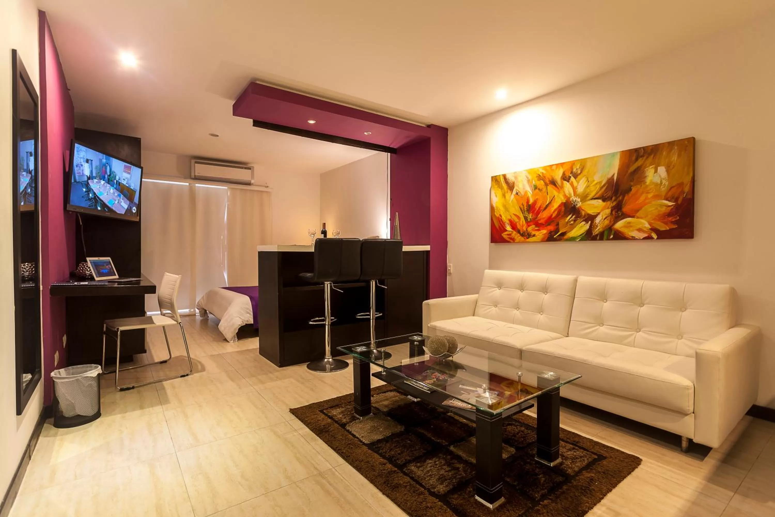 TV and multimedia in Aqua Granada Hotel