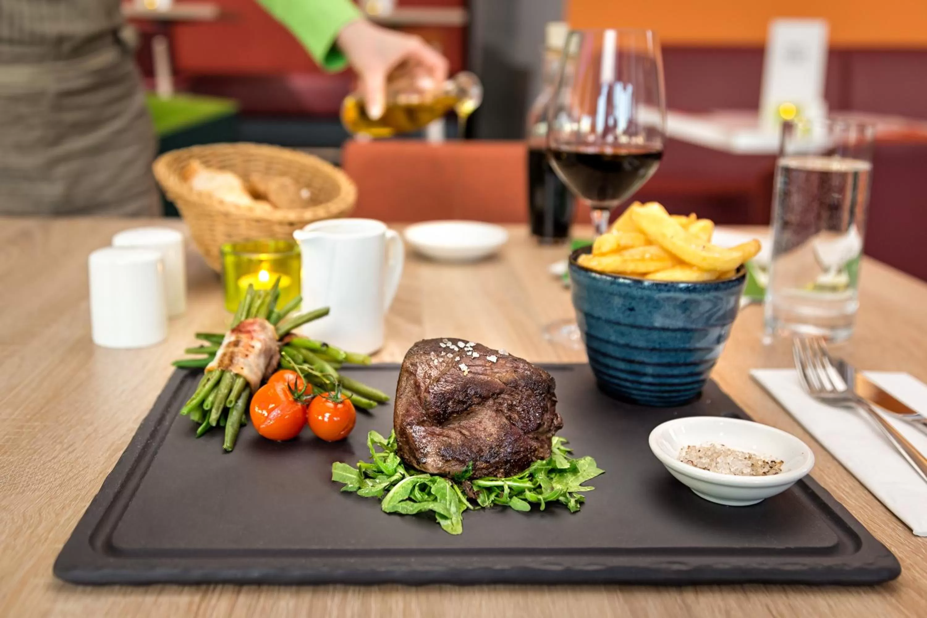 Restaurant/places to eat in Holiday Inn Berlin City East Side by IHG