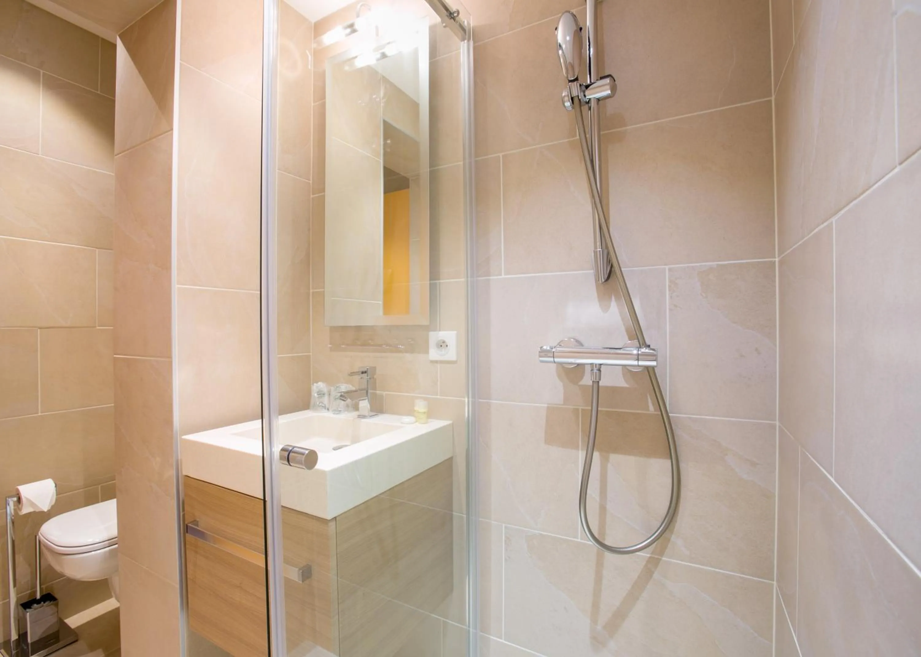 Shower in Bel Ombra Hôtel