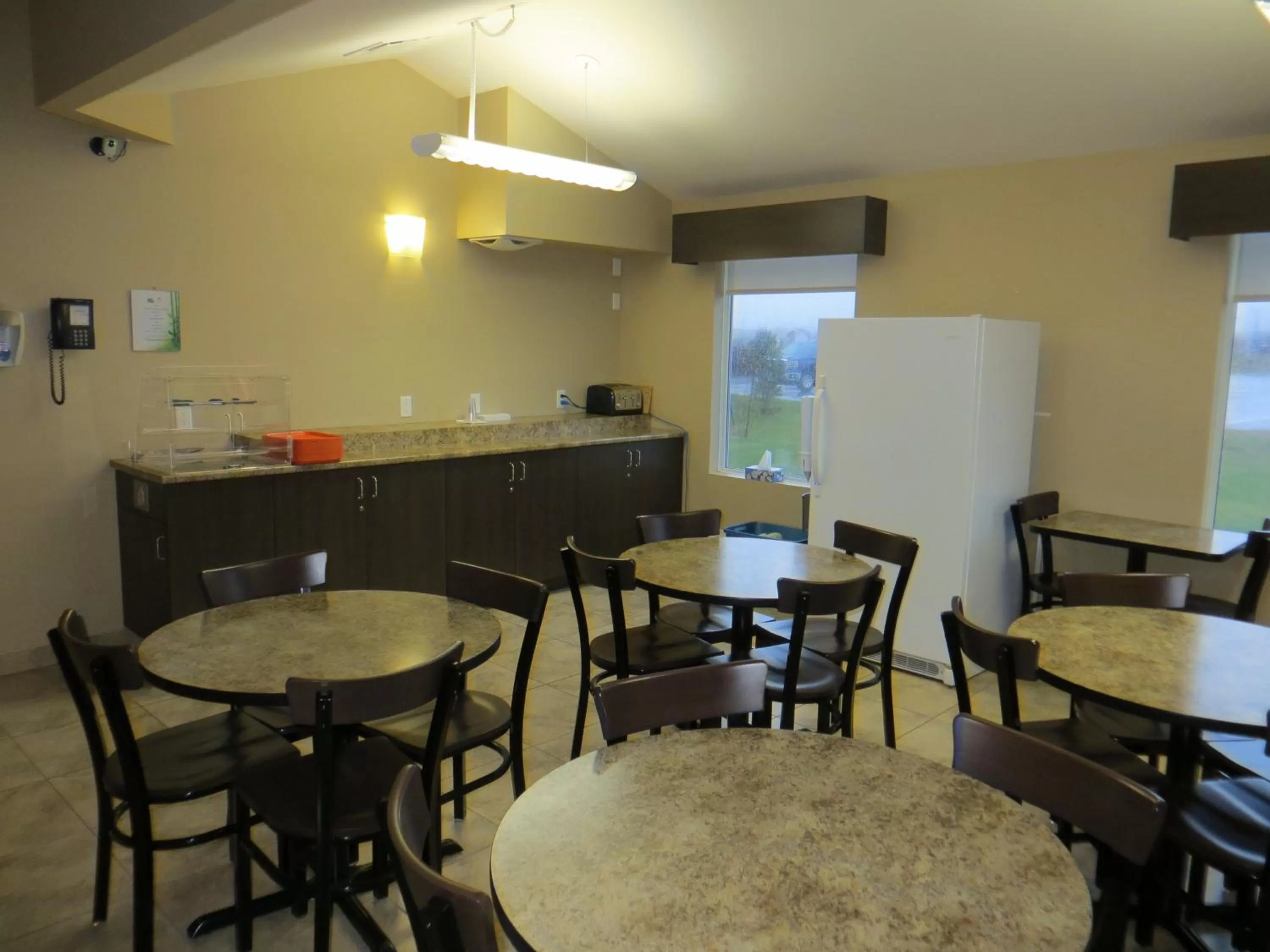 Restaurant/places to eat in Villegiature Deux Rivieres Resort