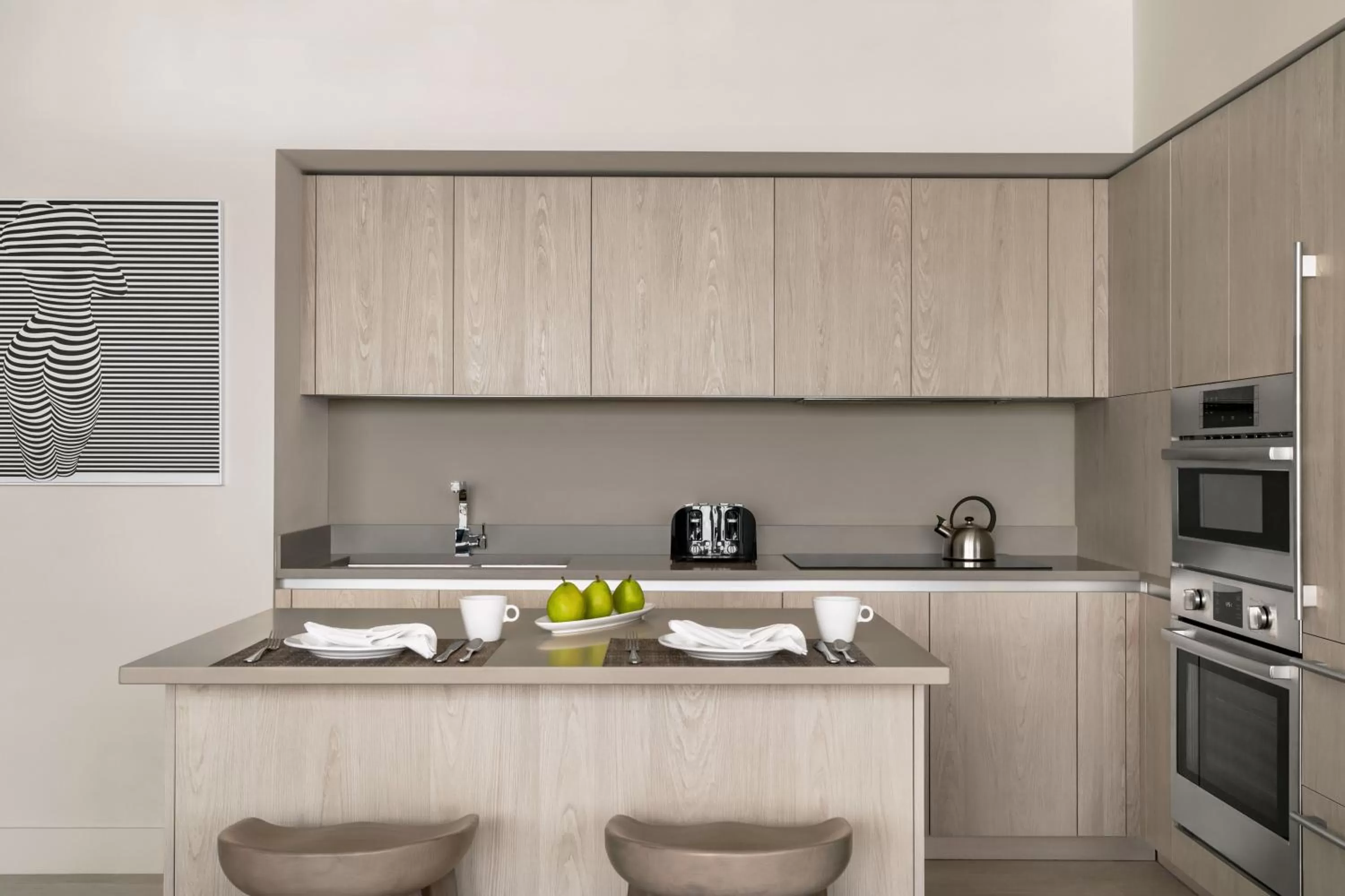  2 Bedroom Penthouse Ocean View with Kitchen in Hyde Beach House