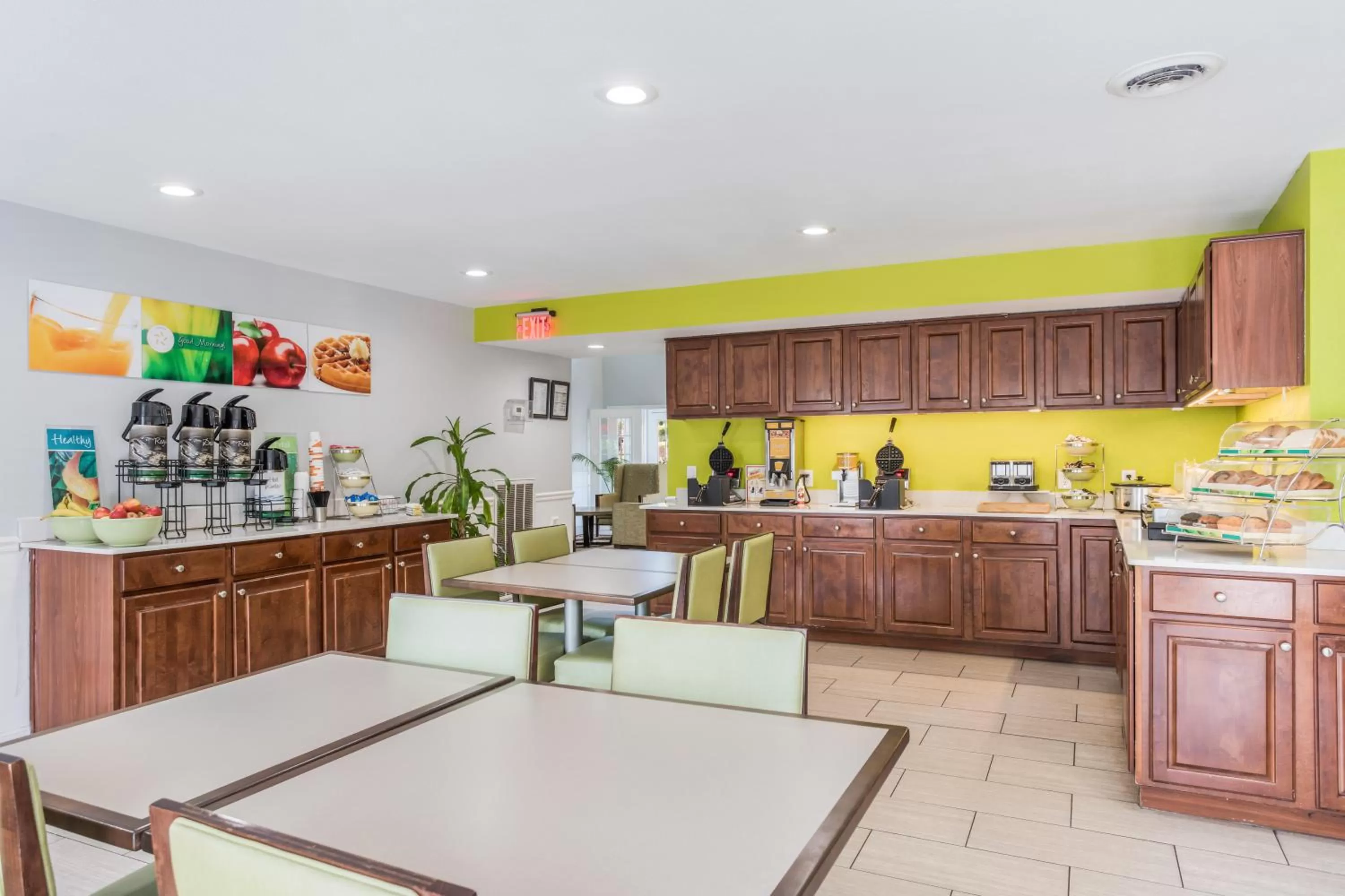 Breakfast in Quality Inn Gallatin-Nashville Metro