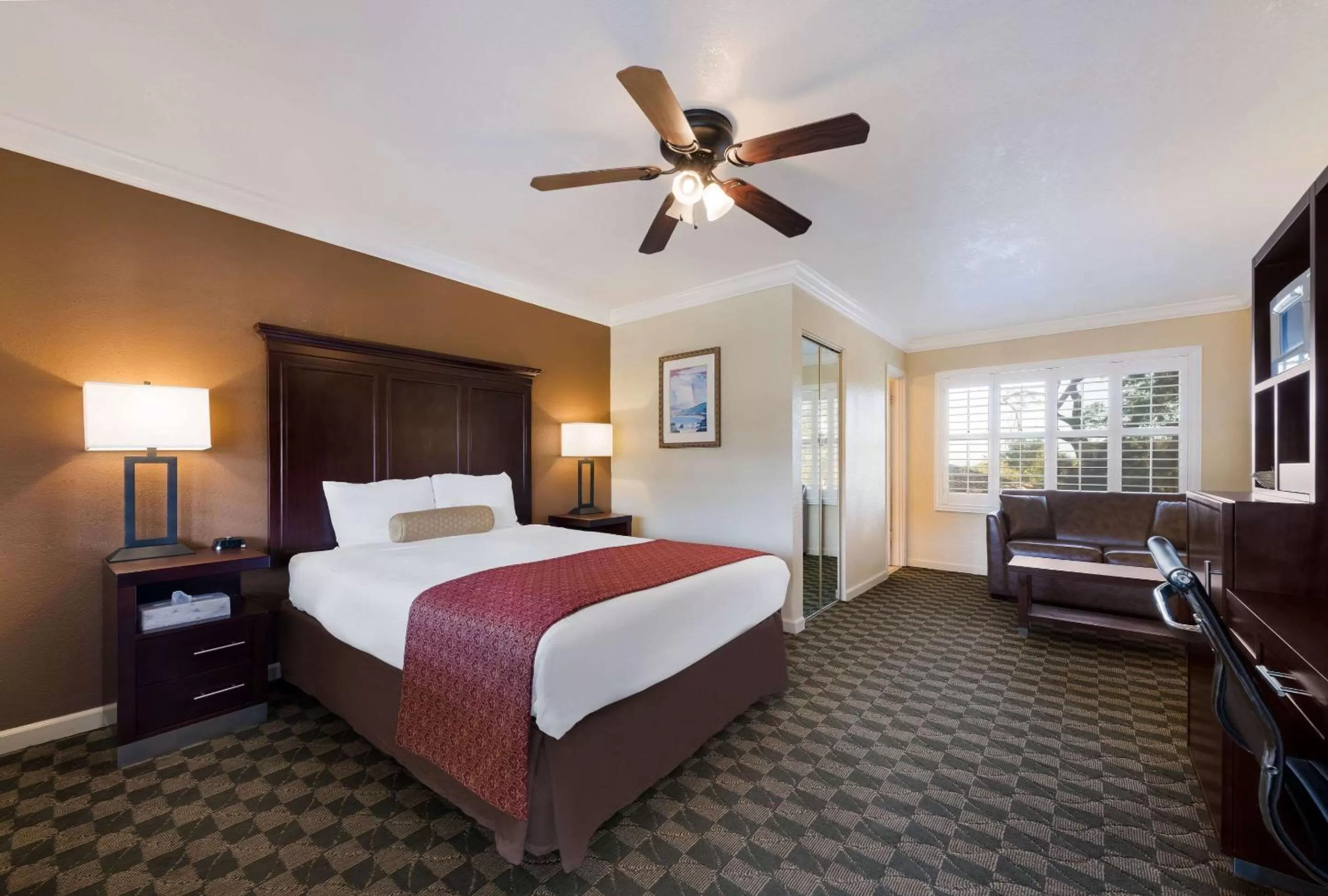 Queen Suite with Sofa Bed - Non-Smoking in Clarion Collection Wilkie's Inn Pacific Grove - Monterey