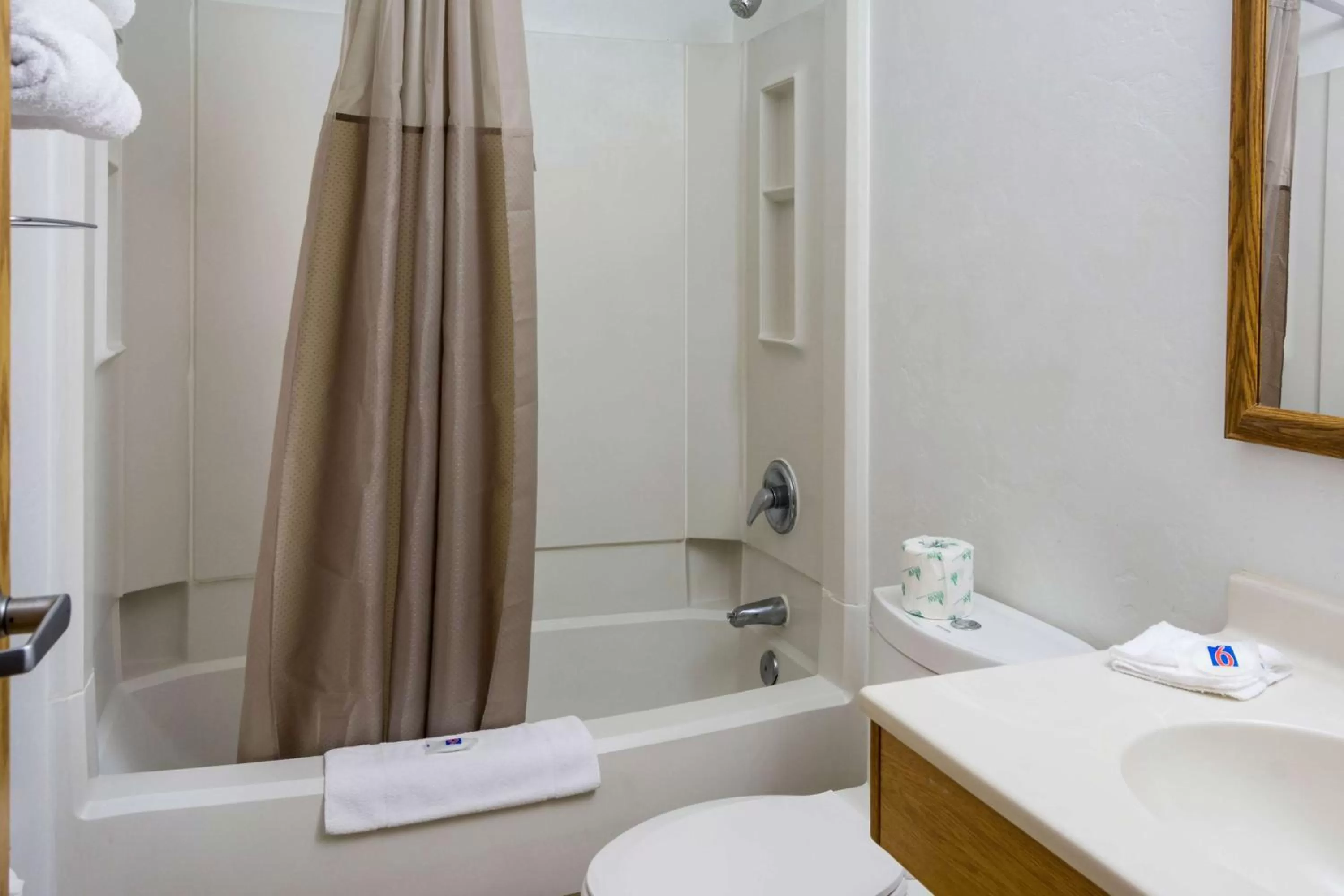 Shower in Motel 6-Wilsonville, OR - Portland