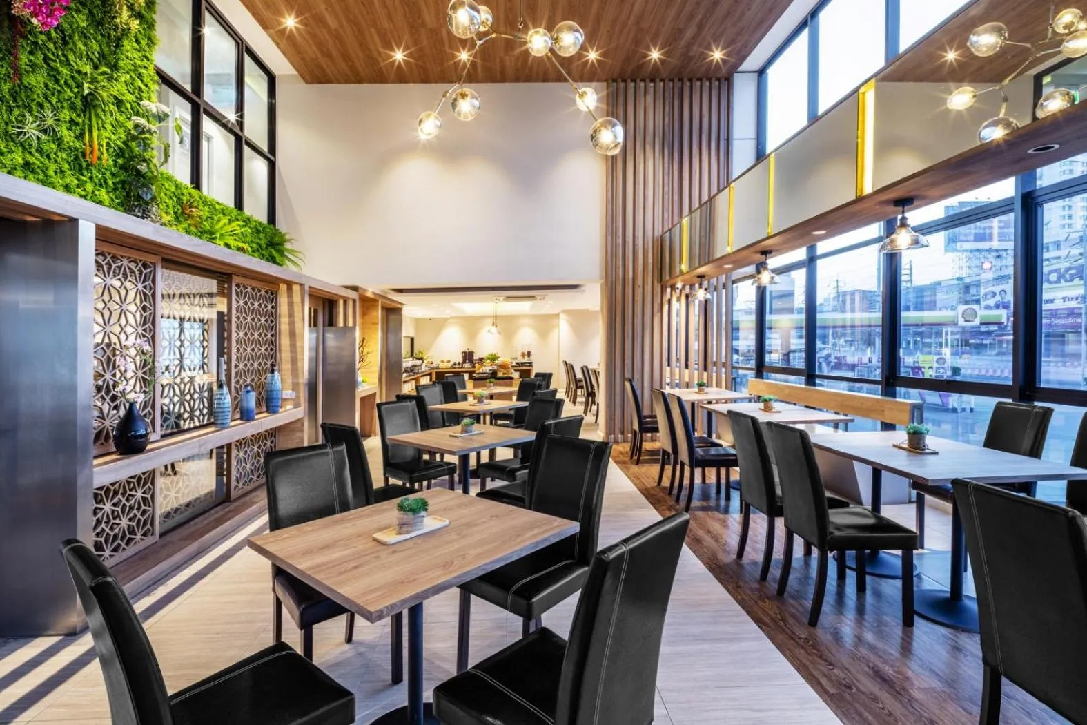 Restaurant/places to eat in Narra Hotel