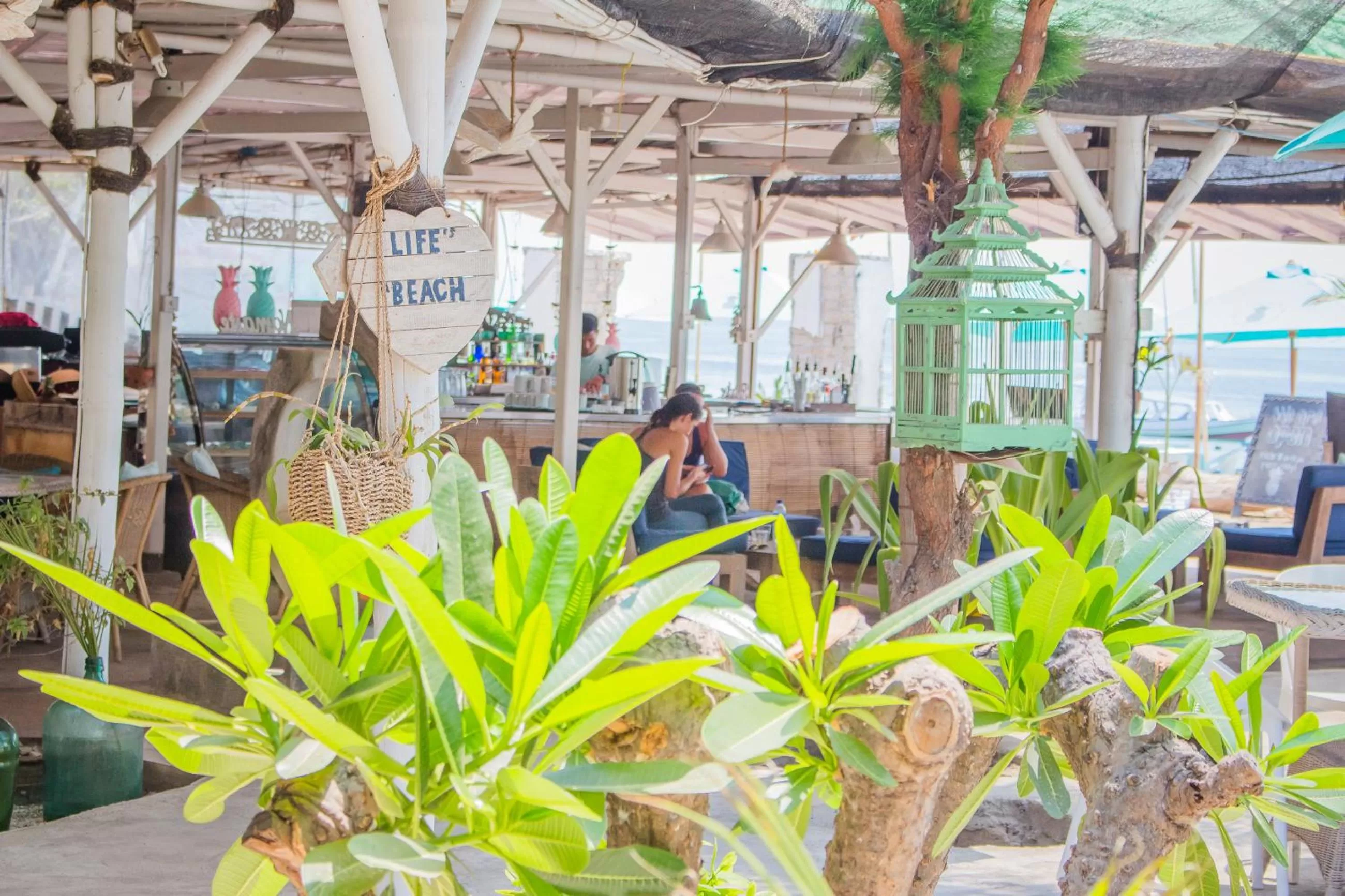 Restaurant/places to eat in Sunrise Resort