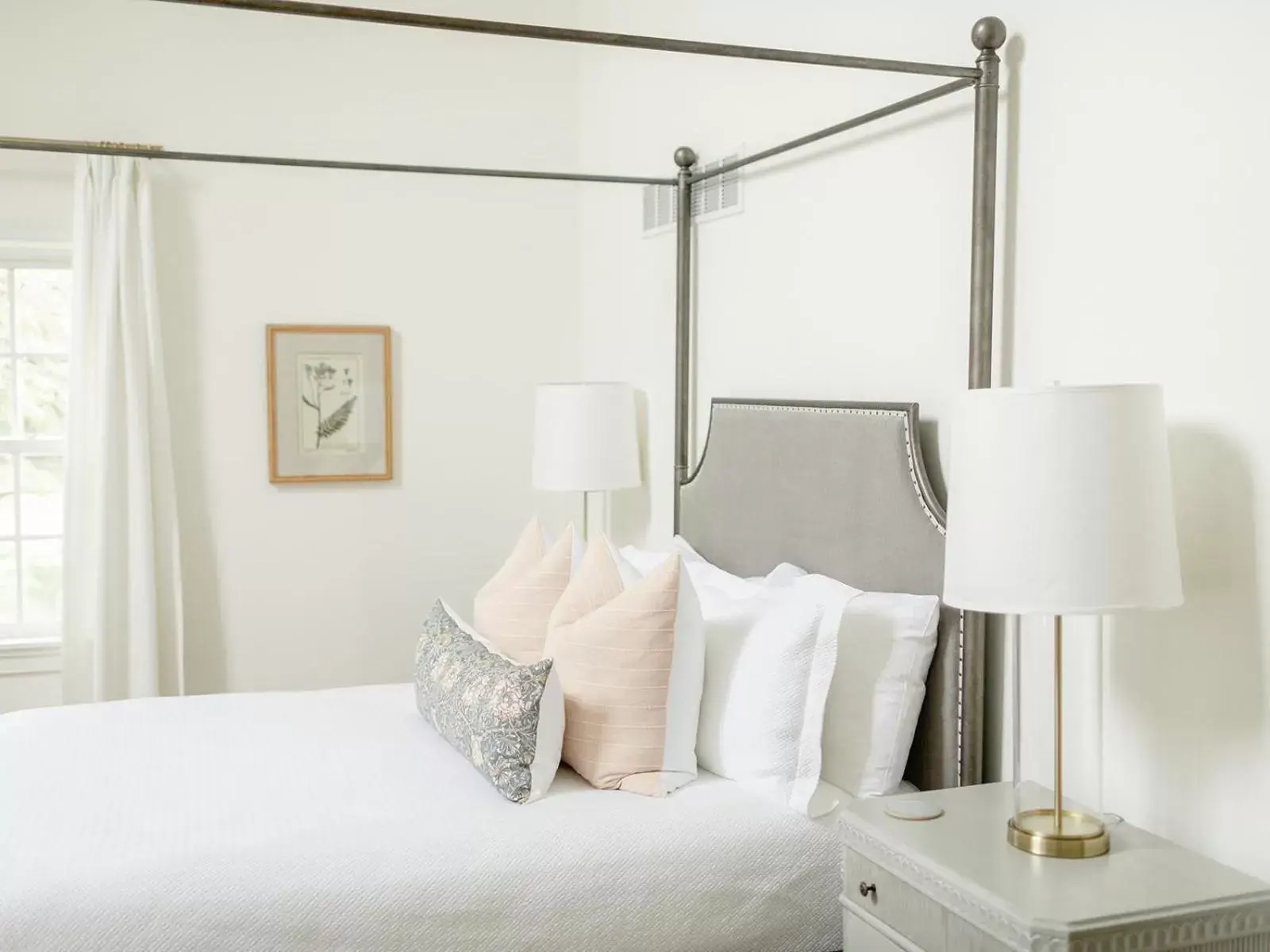 Deluxe King Room in Fairville Inn Deluxe King Room in Fairville Inn