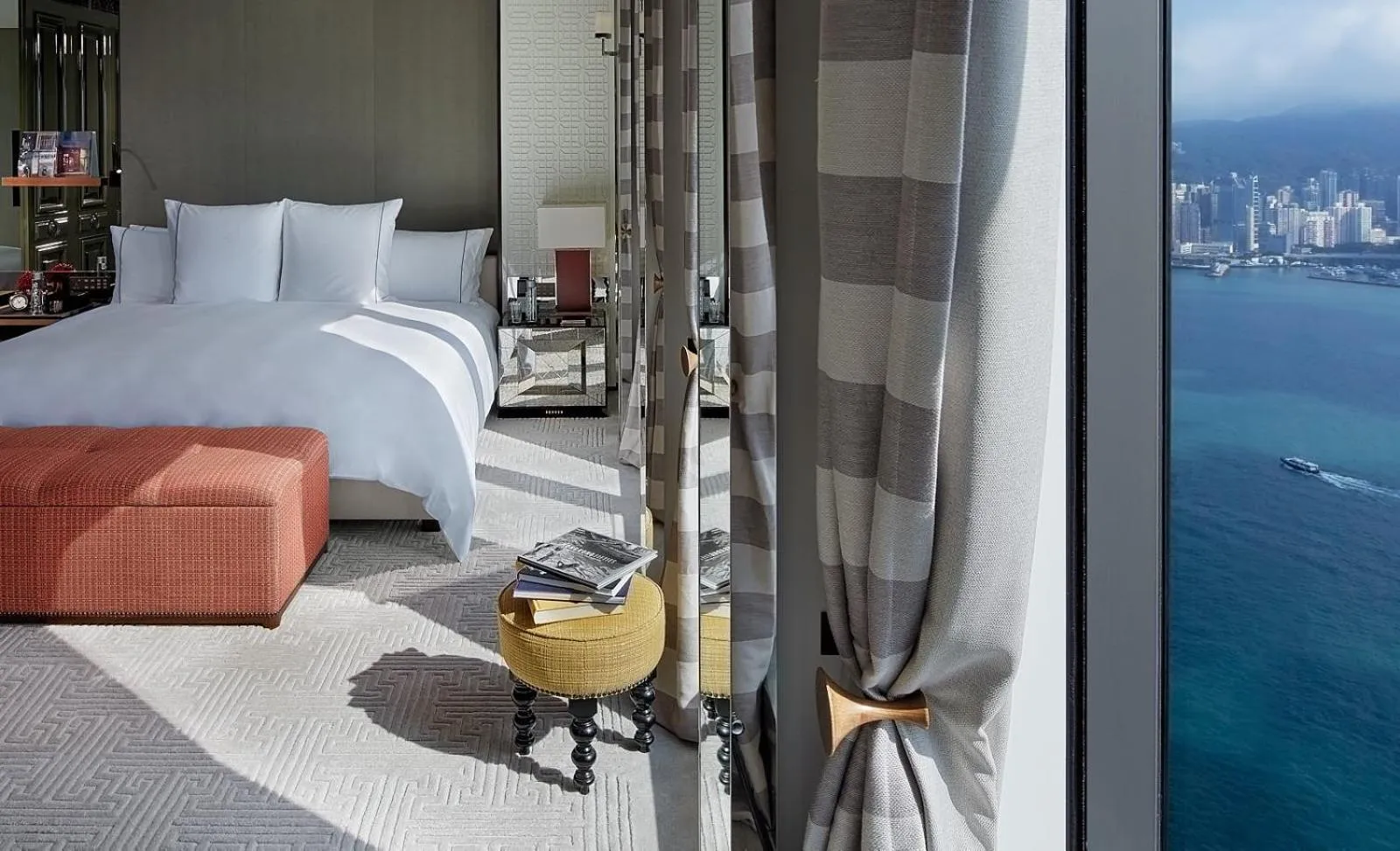 Bedroom, Bed in Rosewood Hong Kong