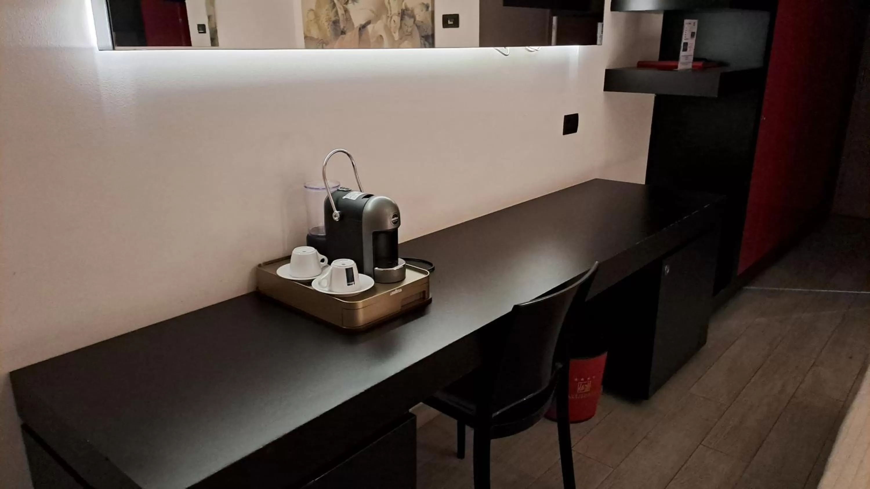 Coffee/tea facilities in Blue Shades Hotel