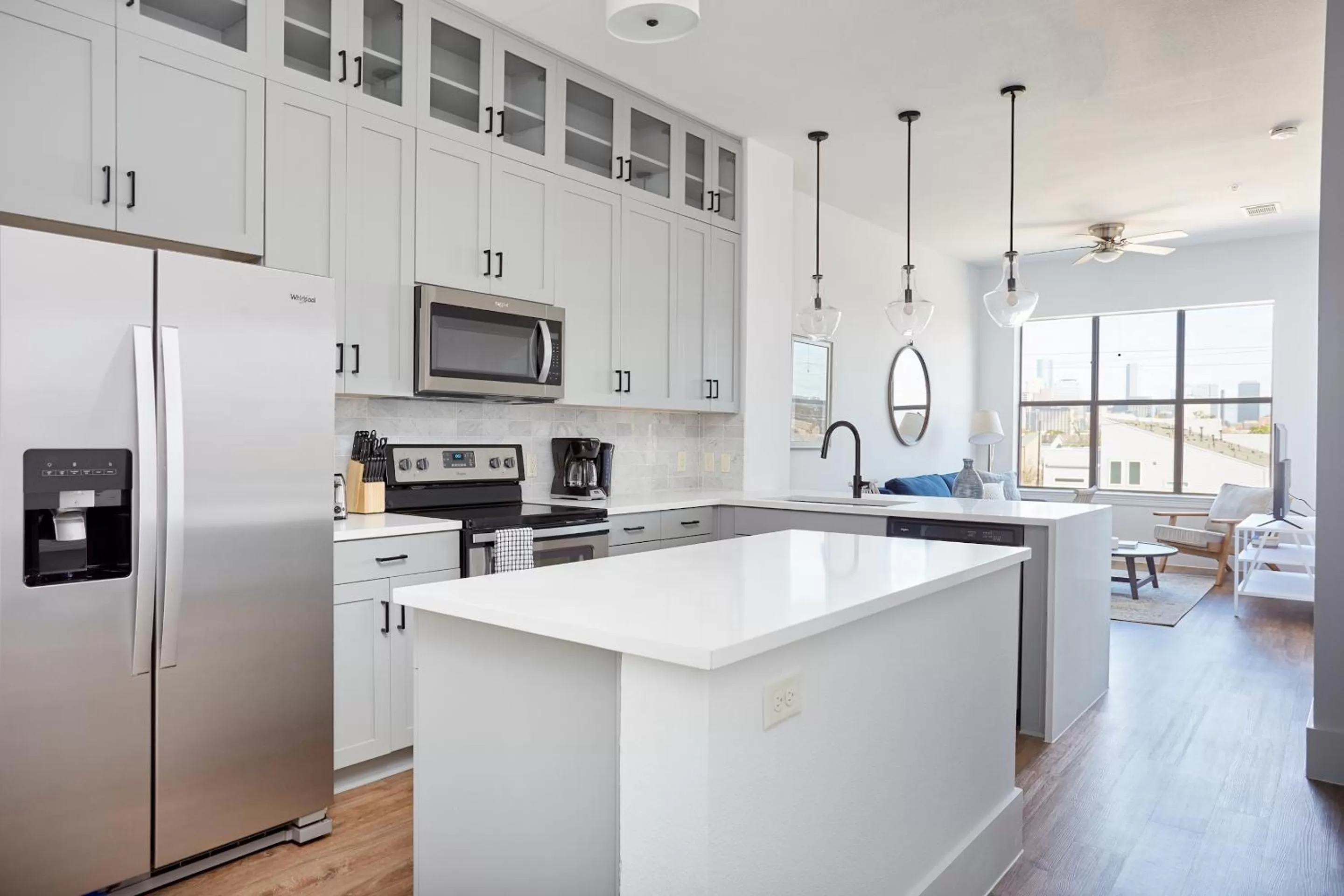 Living room, Kitchen/Kitchenette in Sonder The Hampstead