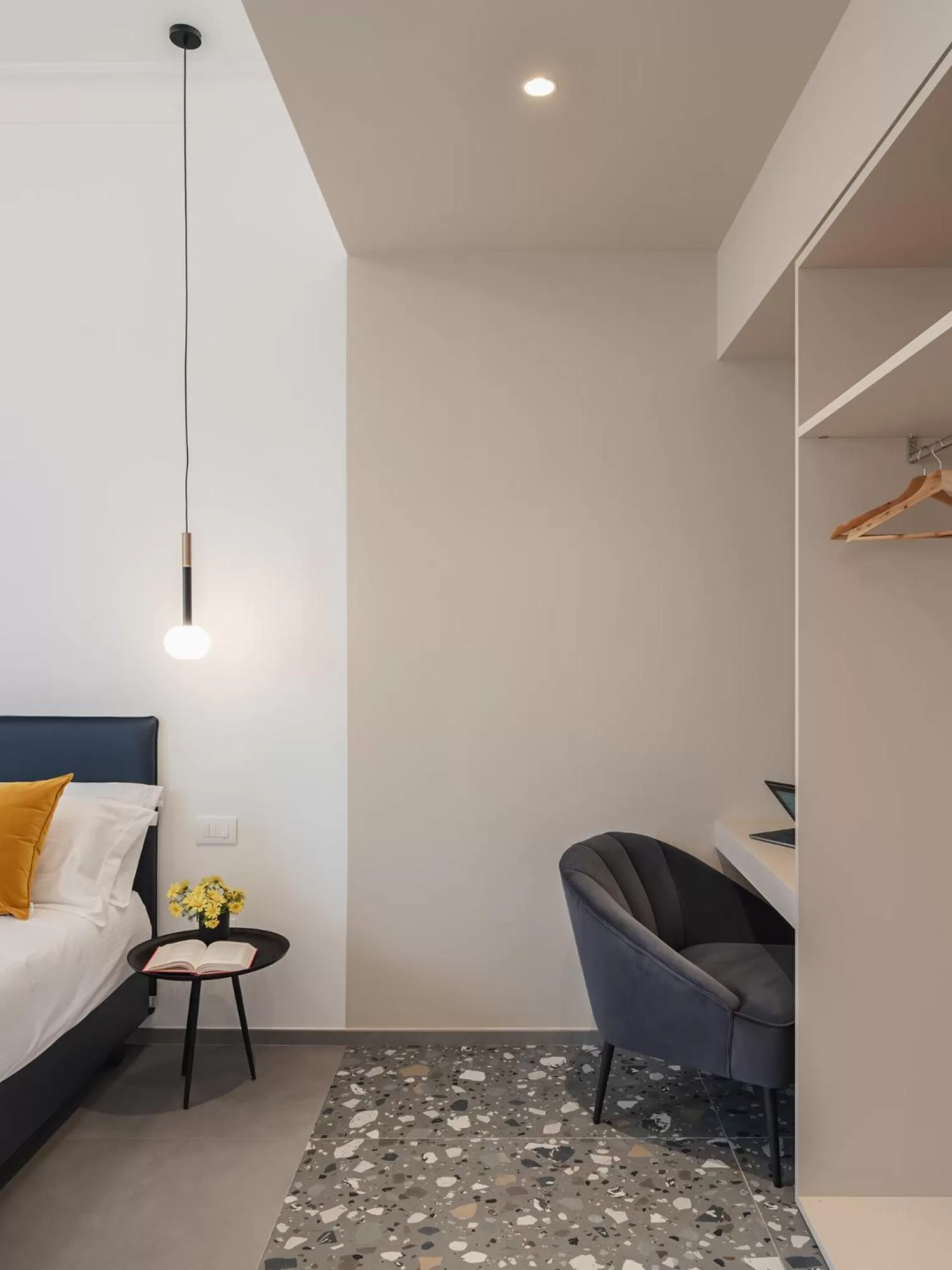 Seating area, Bed in Living u HomeSuites