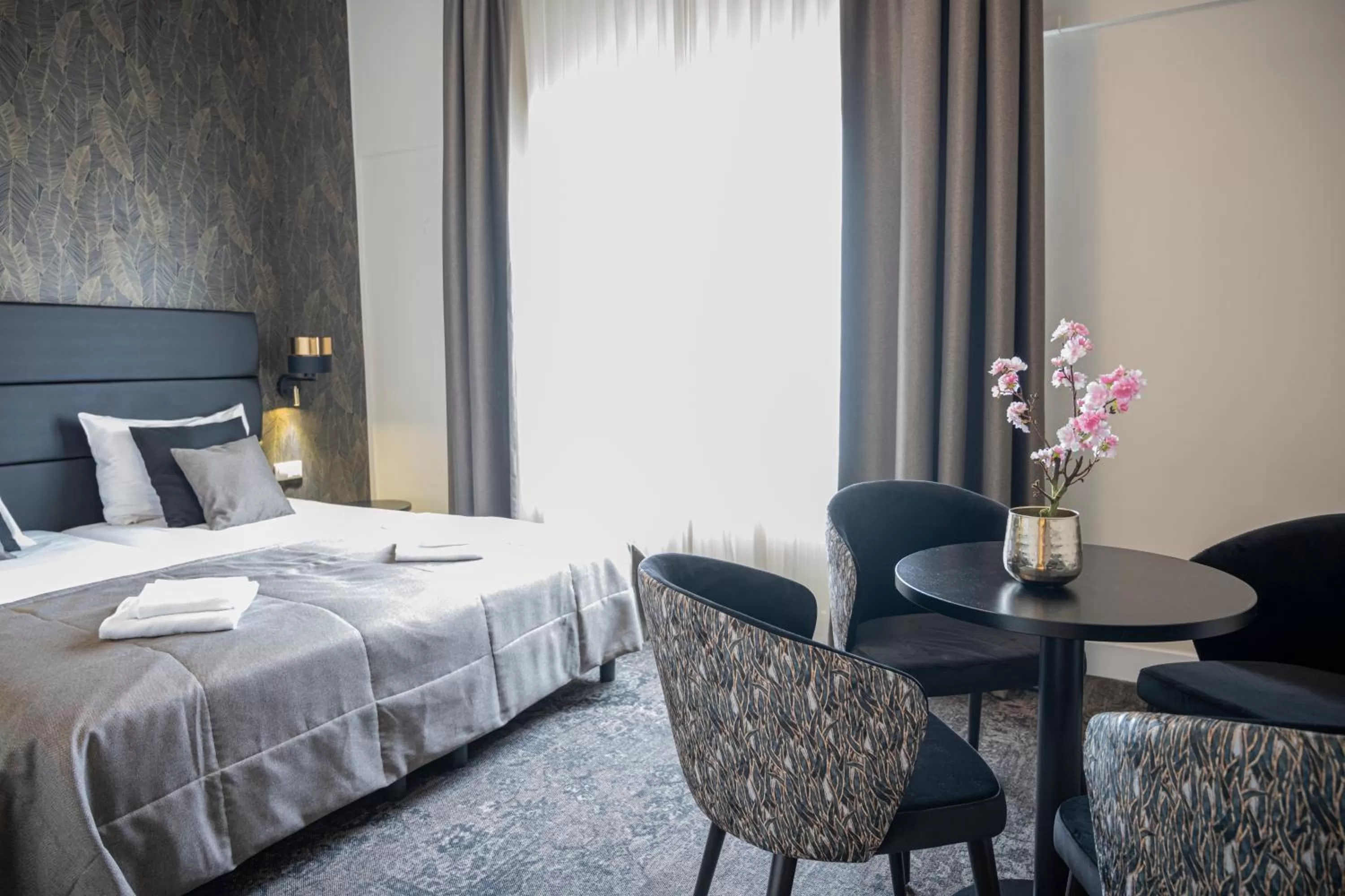 Seating area, Bed in Hotel & Restaurant Wildthout