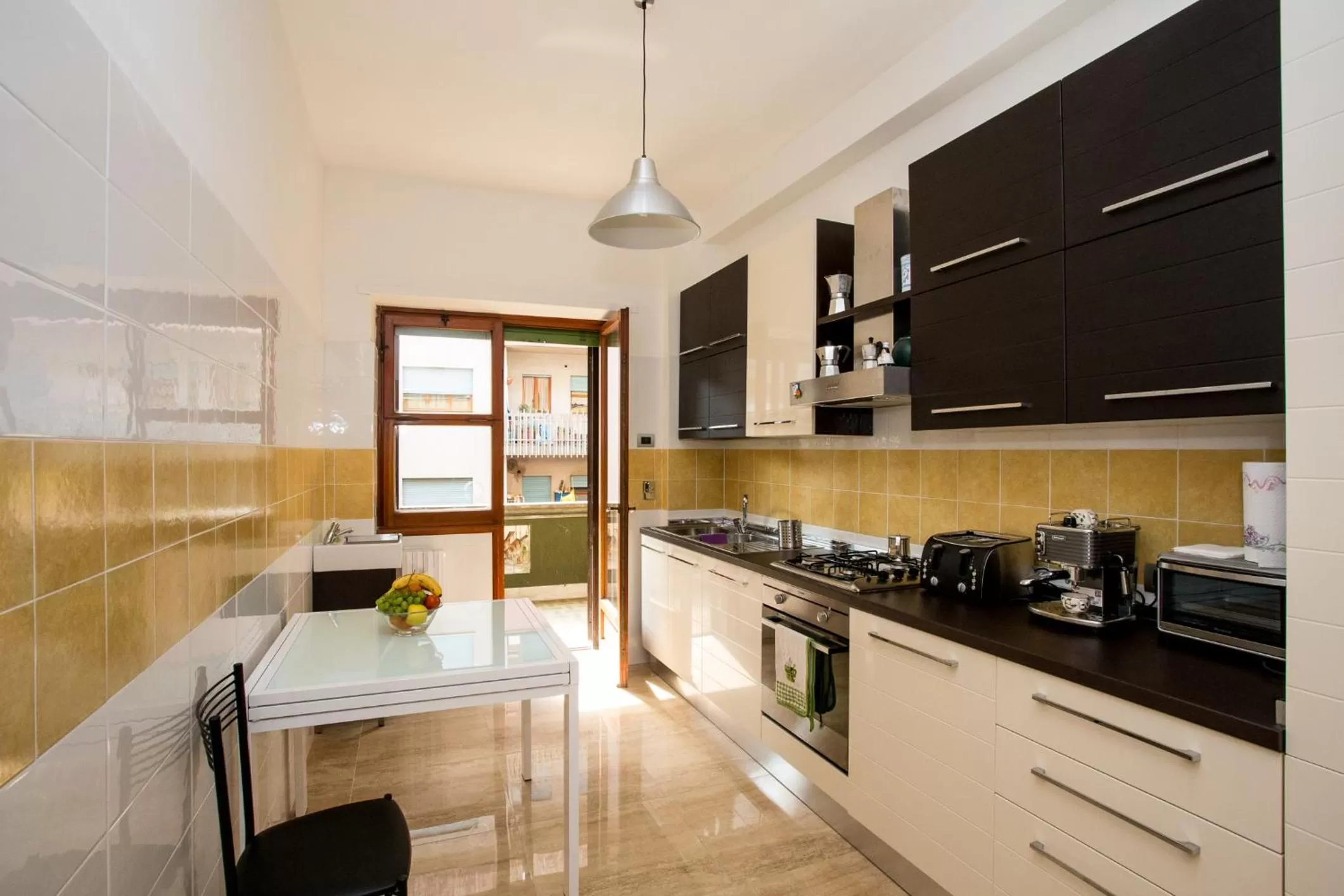 Kitchen or kitchenette in Trastevere's Friends