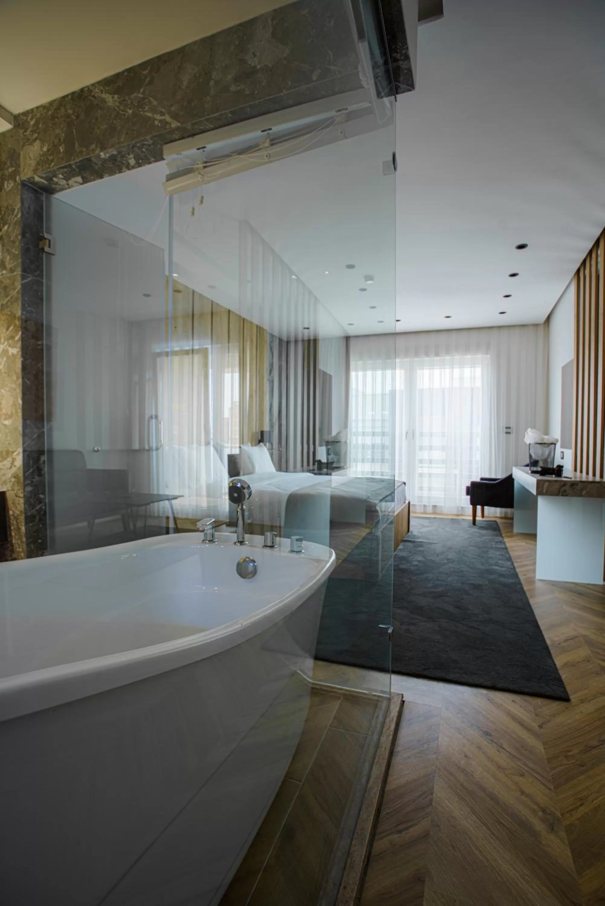 Hot Tub in Ador Hotel