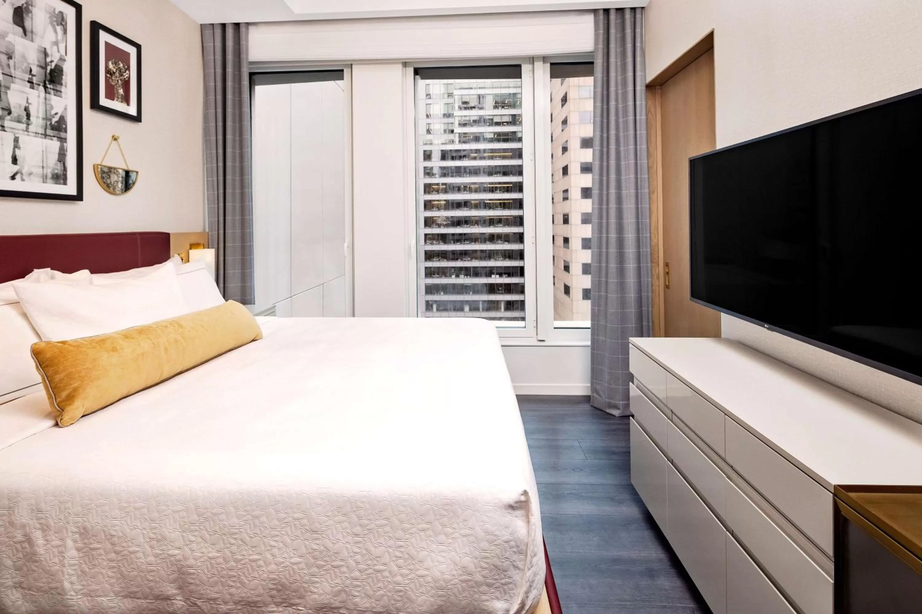 Bedroom, Bed in Hilton Club The Central at 5th New York