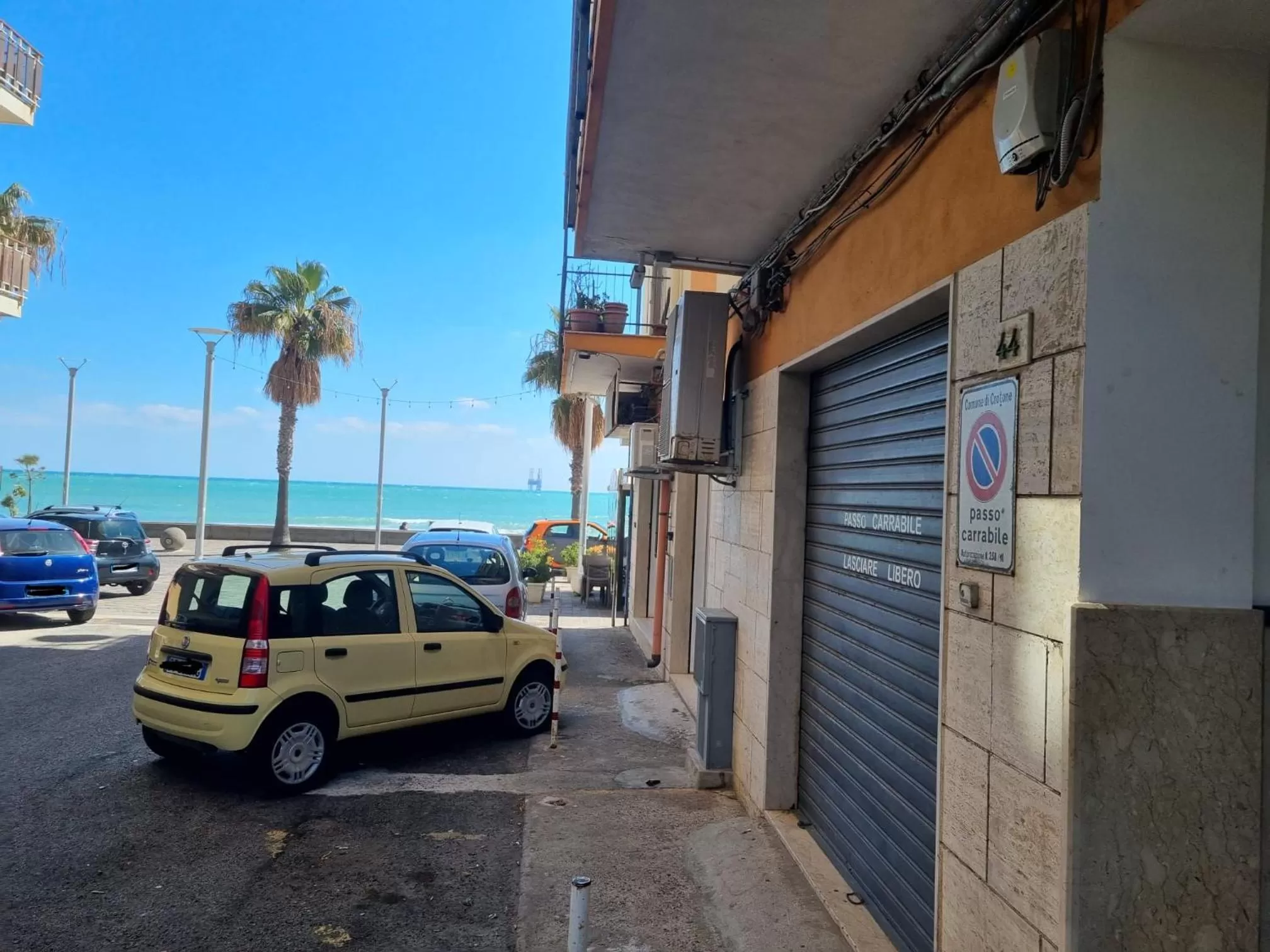 Street view in La Suite sul Mare