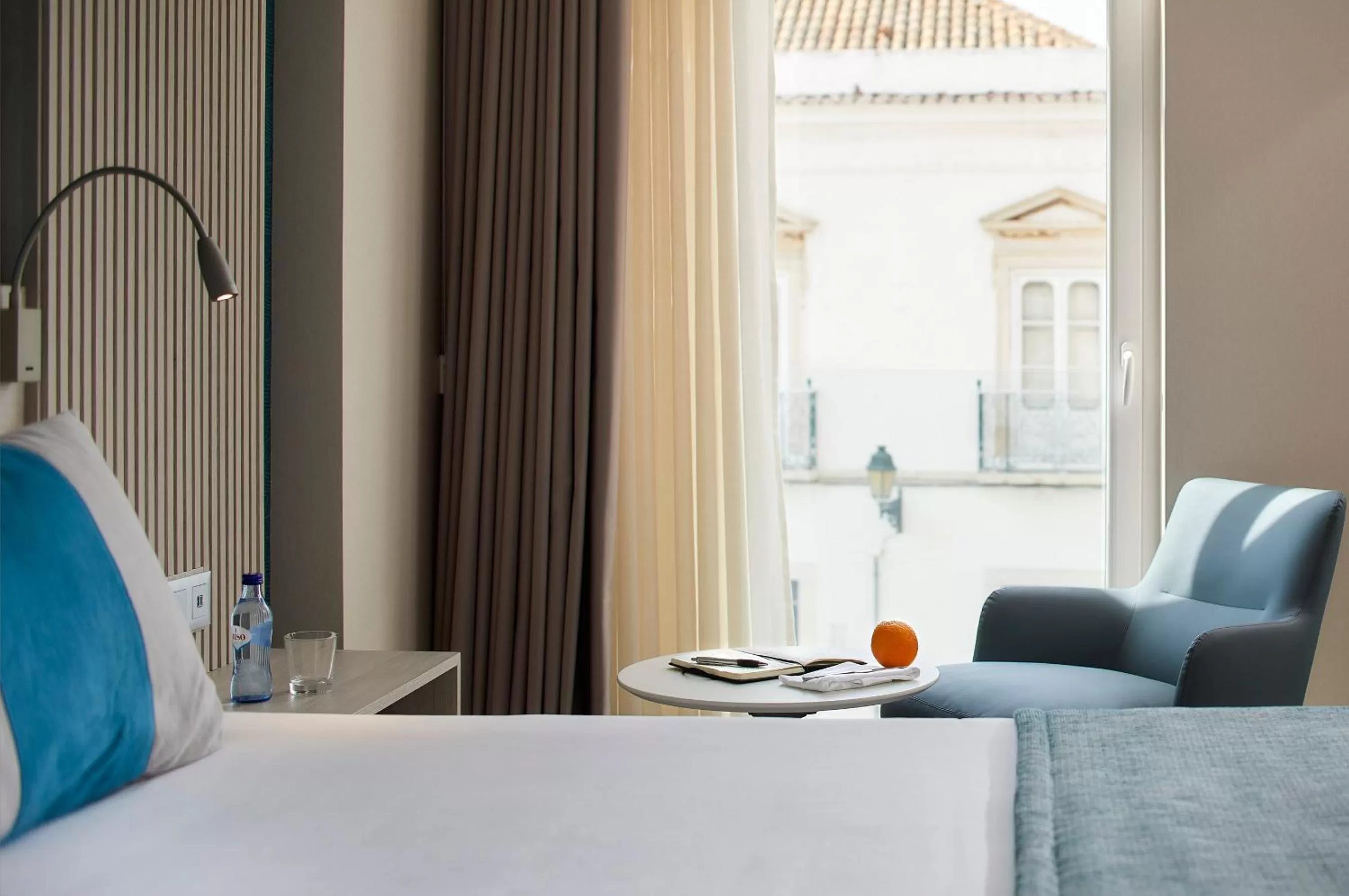 Bedroom, Bed in Occidental Faro