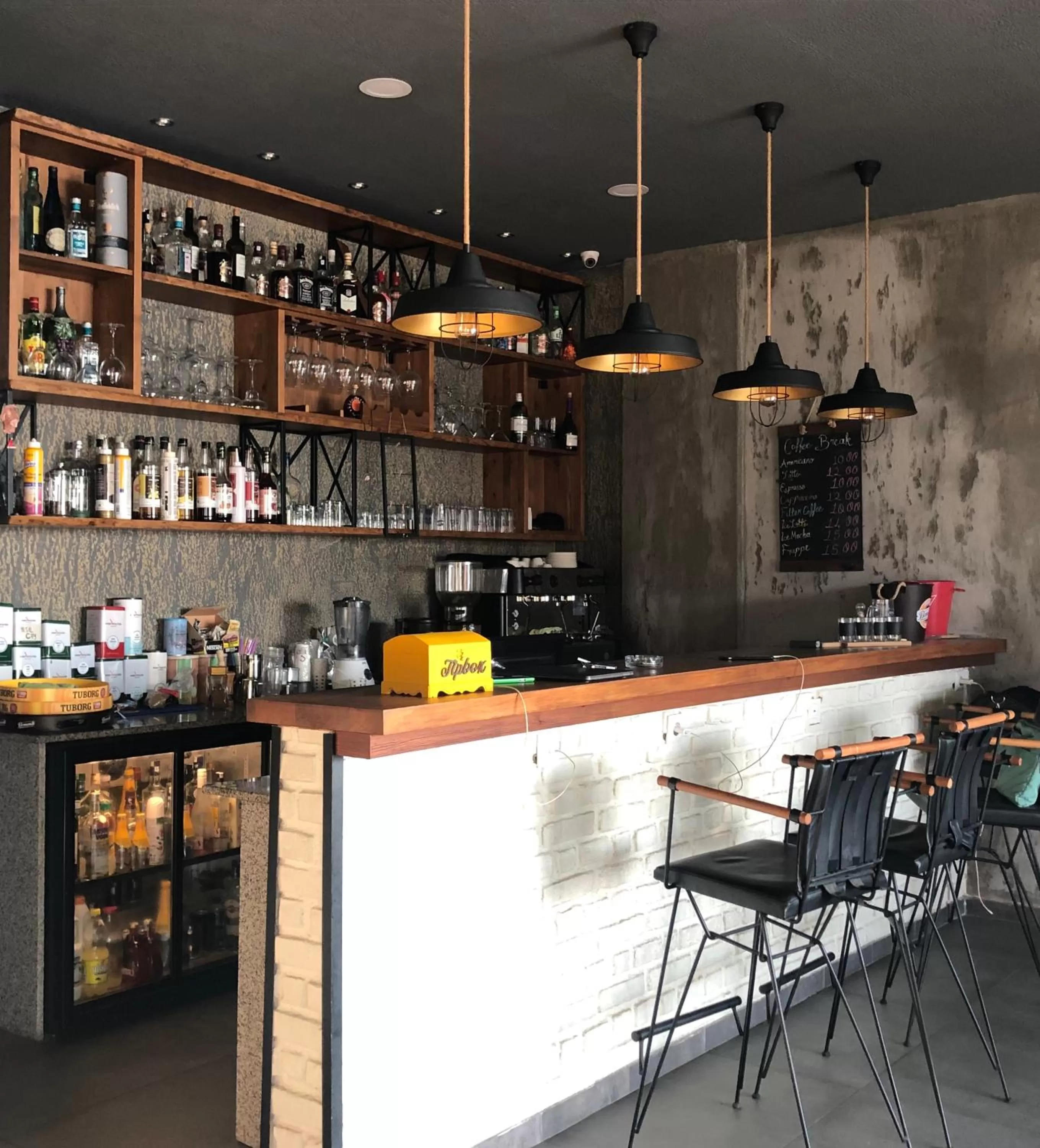 Lounge or bar in 8 Rooms Hotel