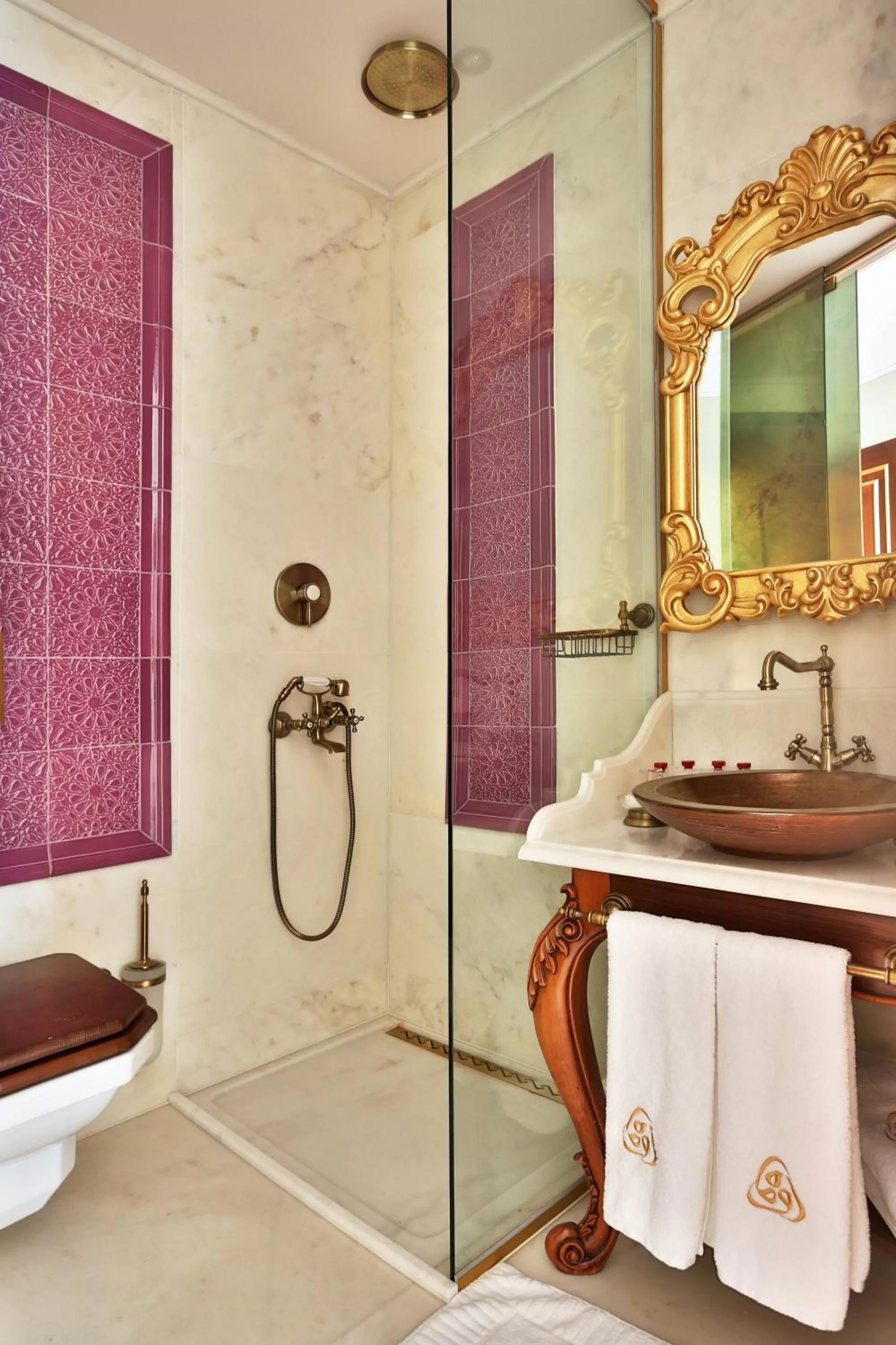 Shower in Daru Sultan Hotels Galata