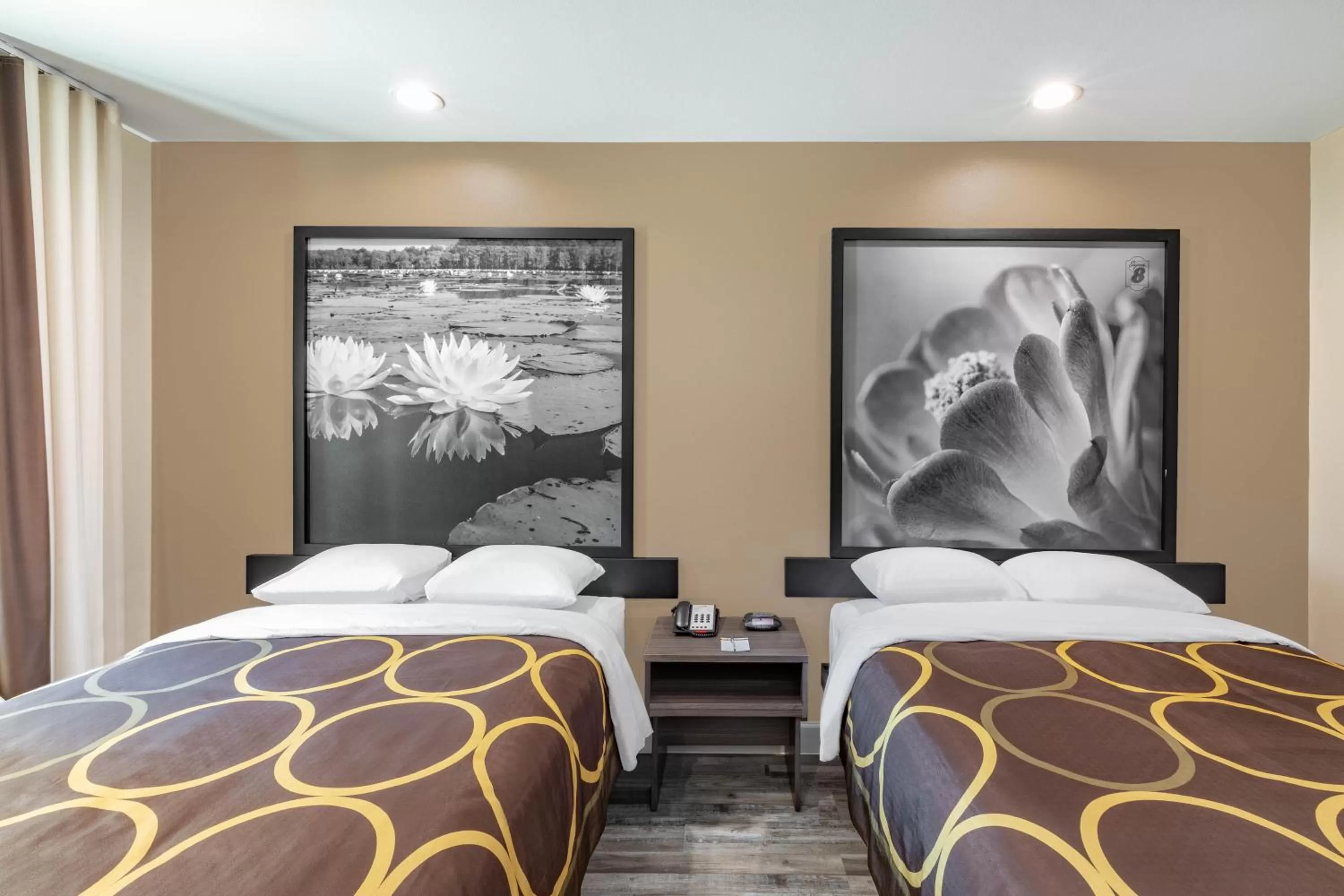 Bed in Super 8 by Wyndham Houston NW Beltway 8-West Rd