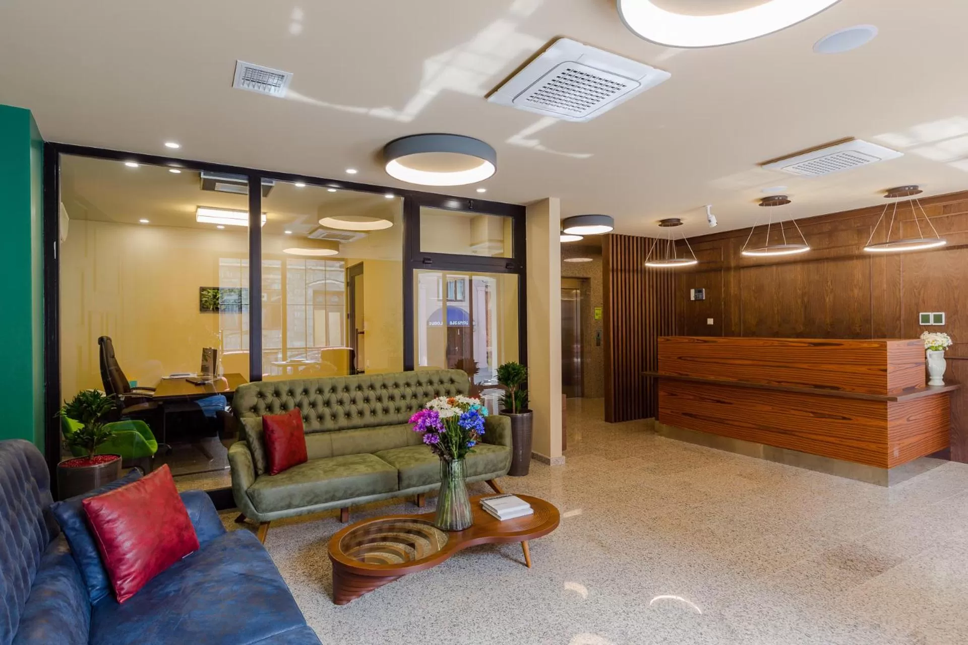 Communal lounge/ TV room in Hotel BLOOM Batumi