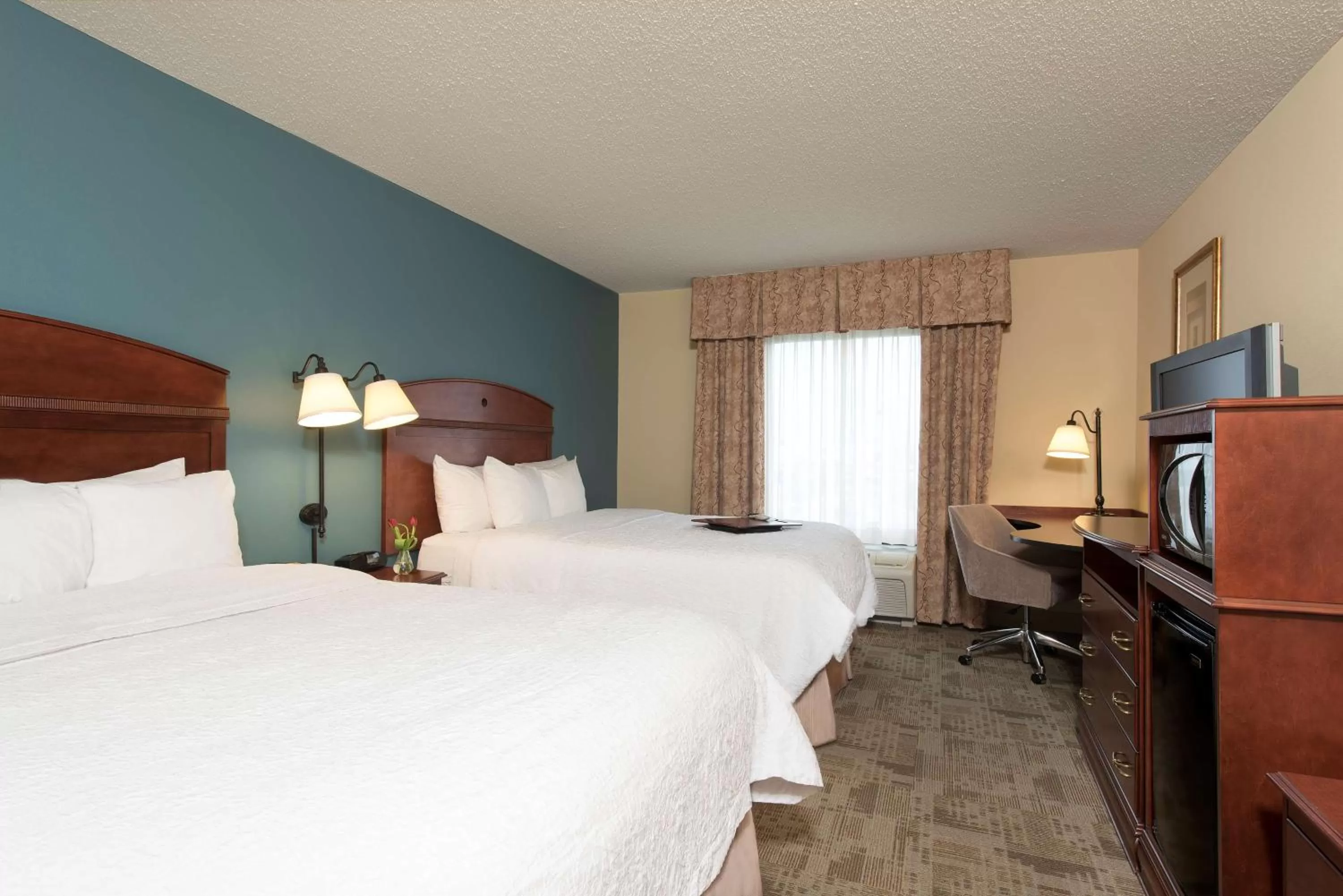 Bed in Hampton Inn & Suites Bloomington-Normal