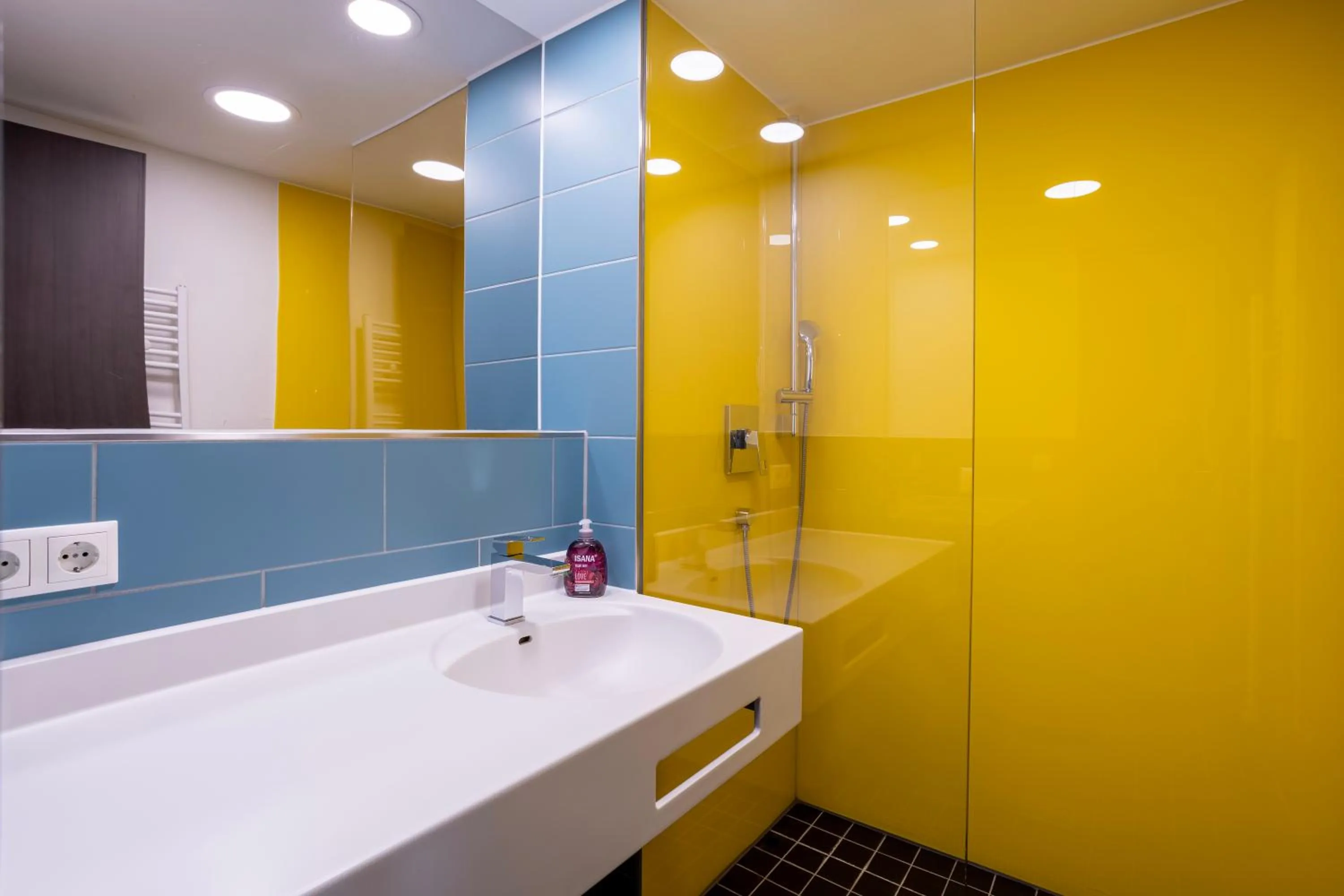 Bathroom in Jaeger´s Munich (Hotel/Hostel)