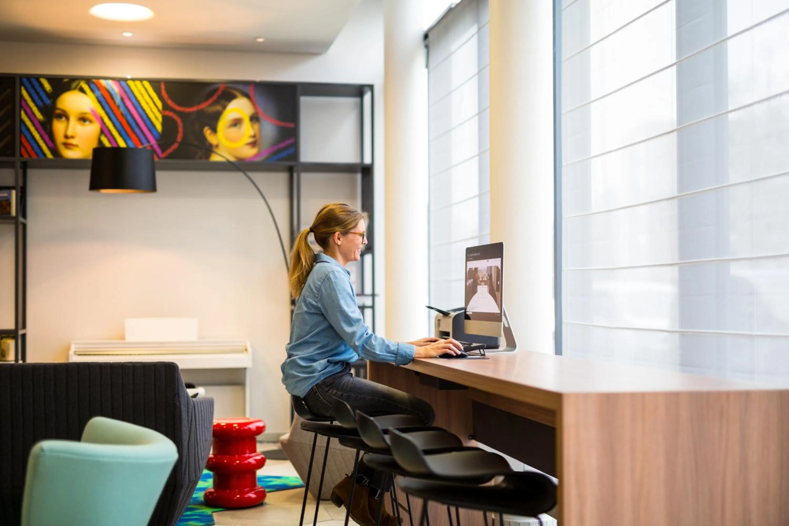 Communal lounge/ TV room in Aparthotel Adagio Köln City