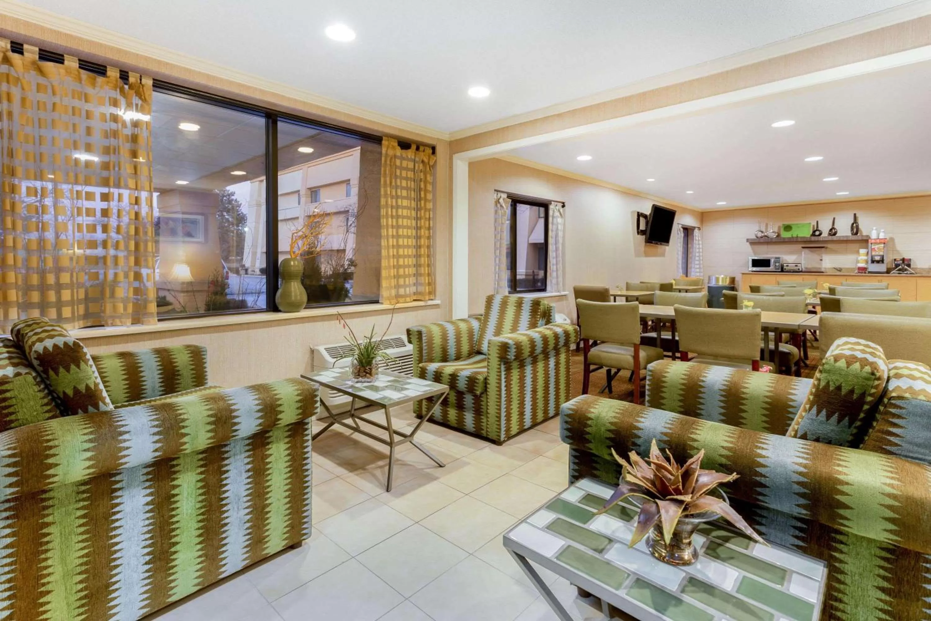 Lobby or reception in La Quinta Inn by Wyndham Chicago Willowbrook