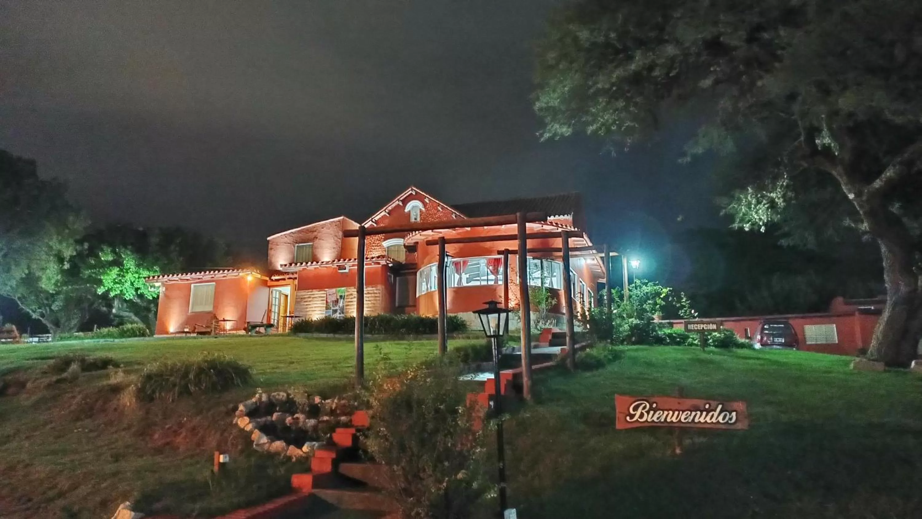 Property building in Castelar - Hotel & Apart